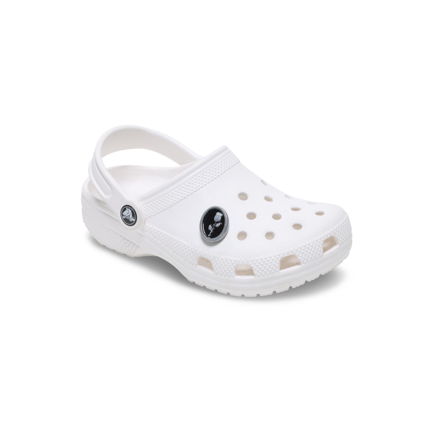 product/c/r/crocs-10016601-silver-5.jpg