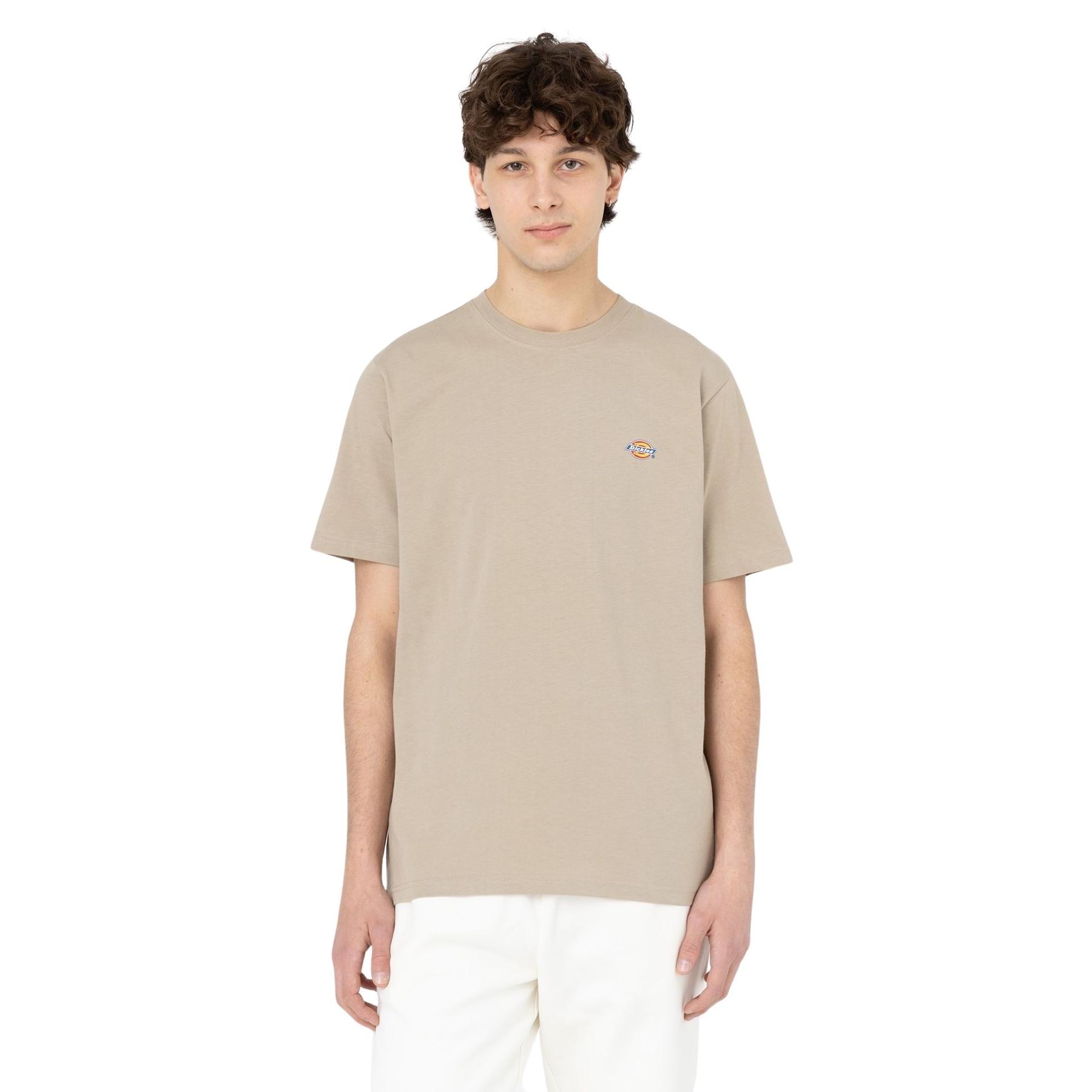 0196246624244 - - Mapleton - Unisex-T-Shirt in Wüstensand-Beige mit kleinem Logo-Neutral 0196246624244 - - Mapleton - Unisex-T-Shirt in Wüstensand-Beige mit kleinem Logo-Neutral