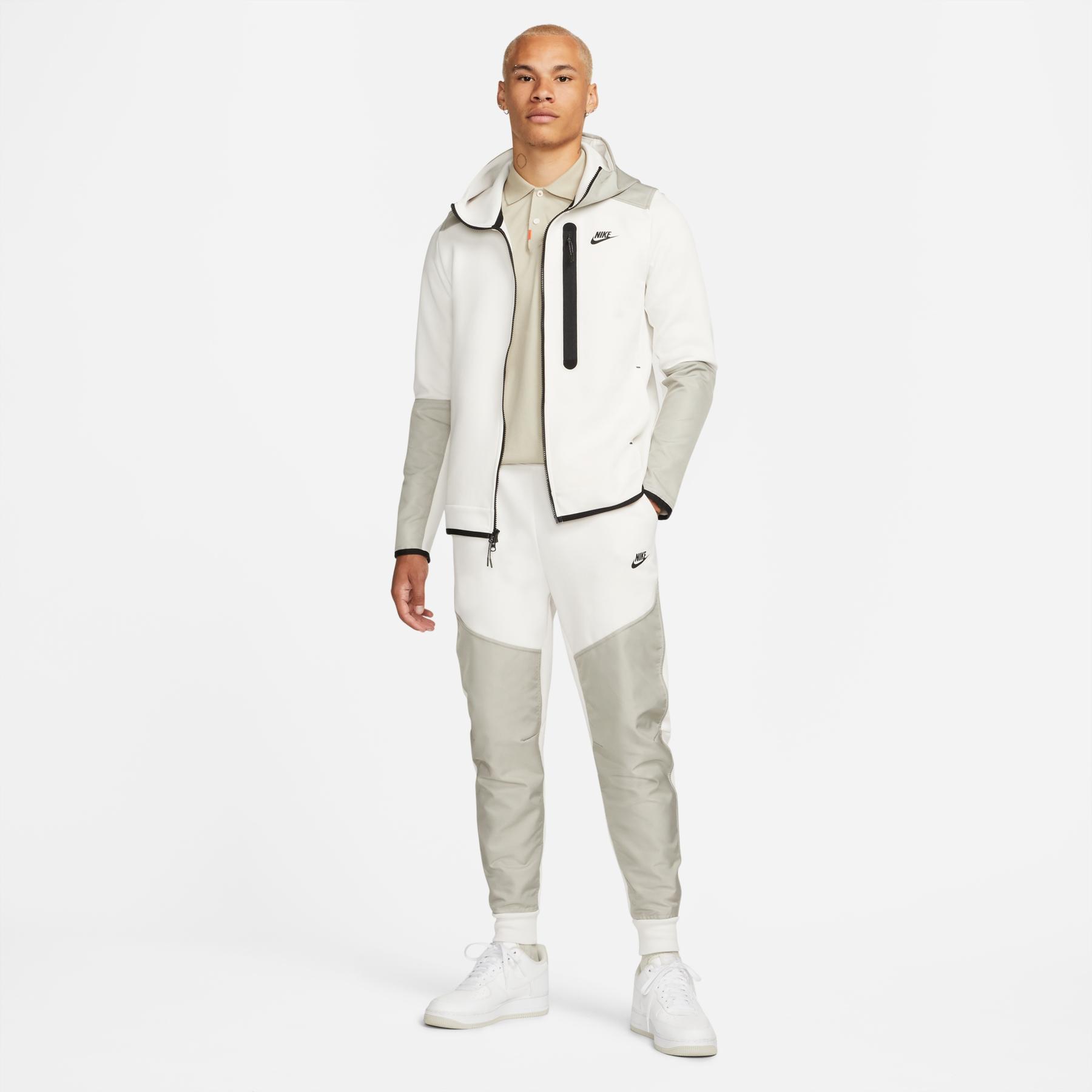 Giacca della tuta con zip intera in Nike Tech Overlay