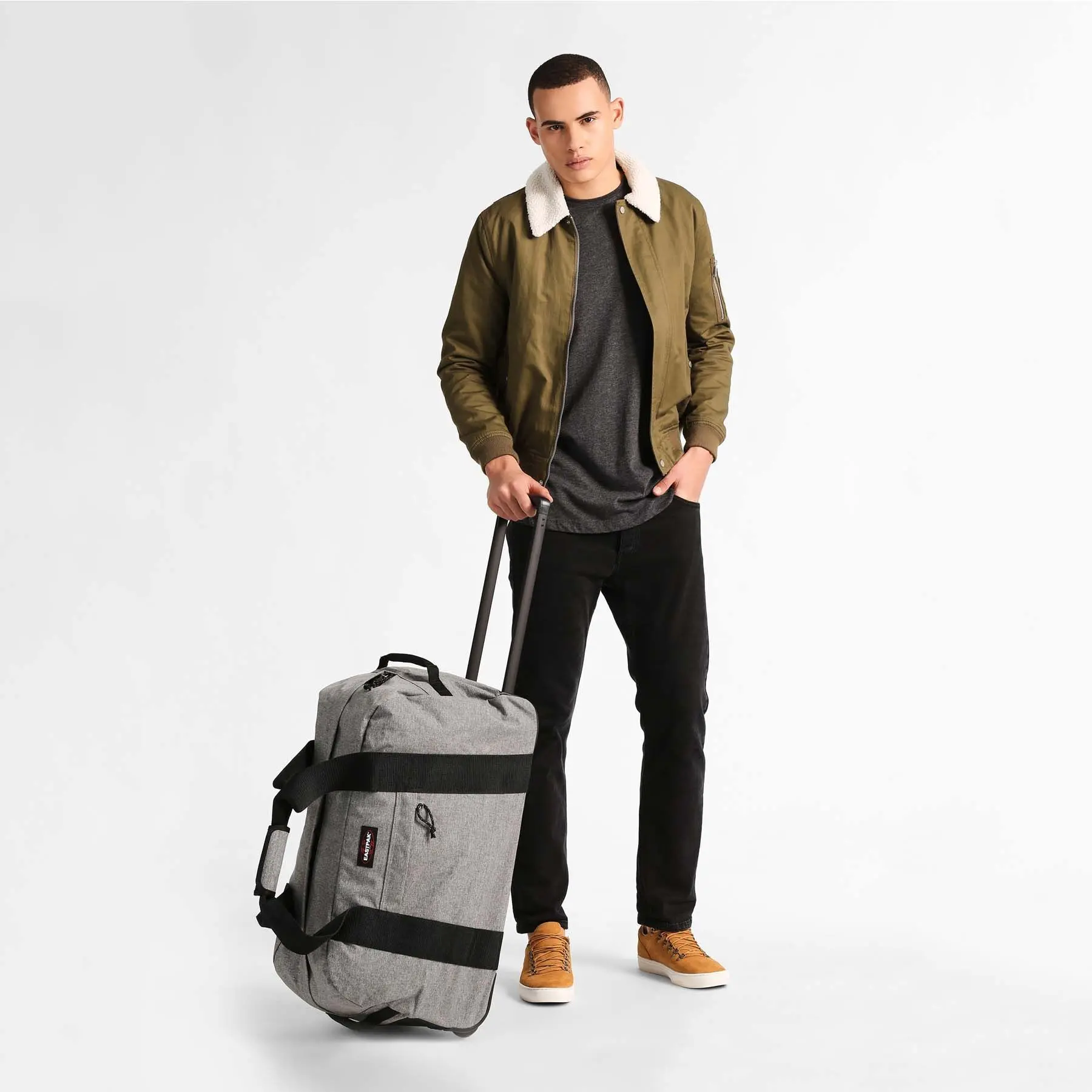 product/e/a/eastpak_ek00028e363_sunday-grey_1.jpg