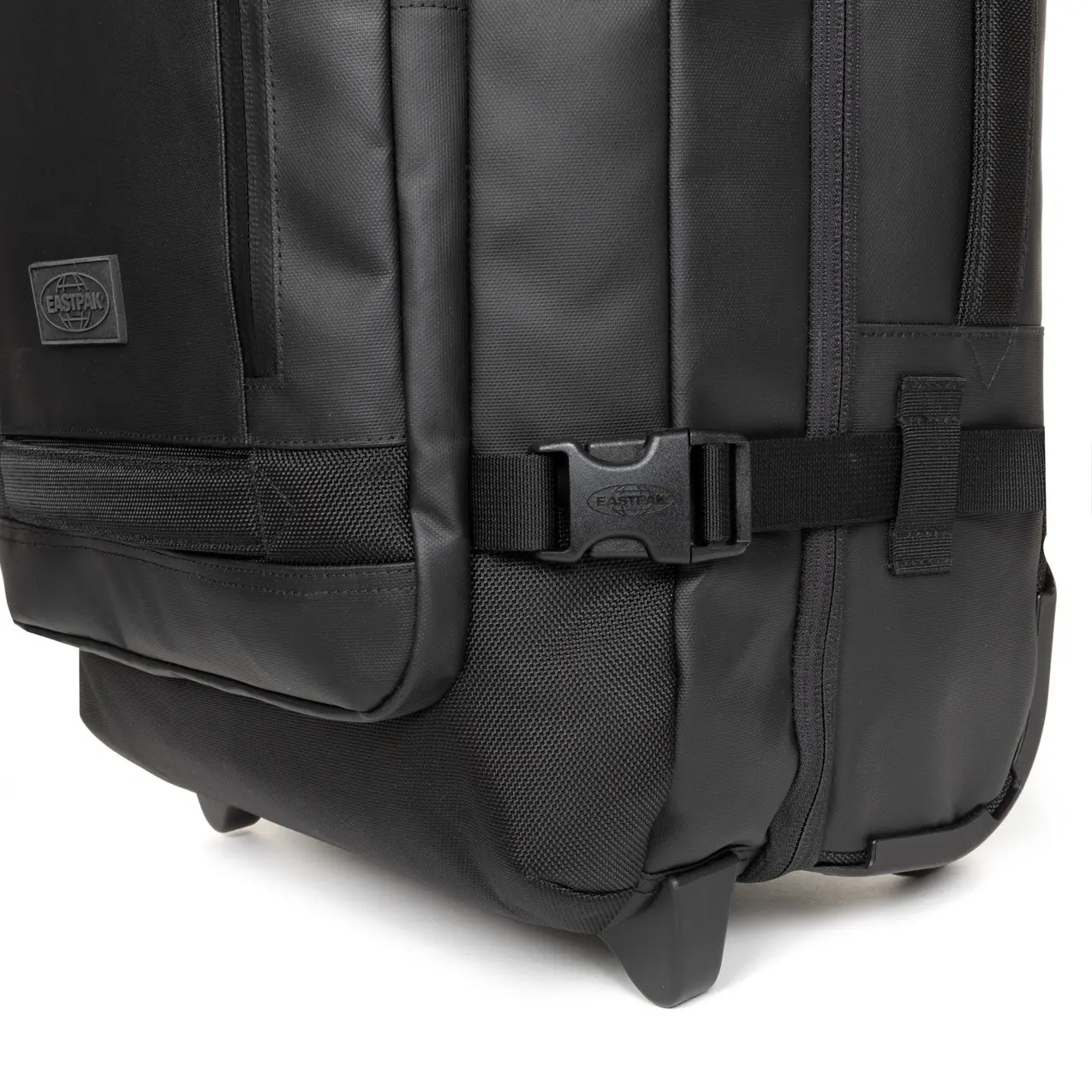 product/e/a/eastpak_ek00094d3w8_cnnct-top-black_8.jpg