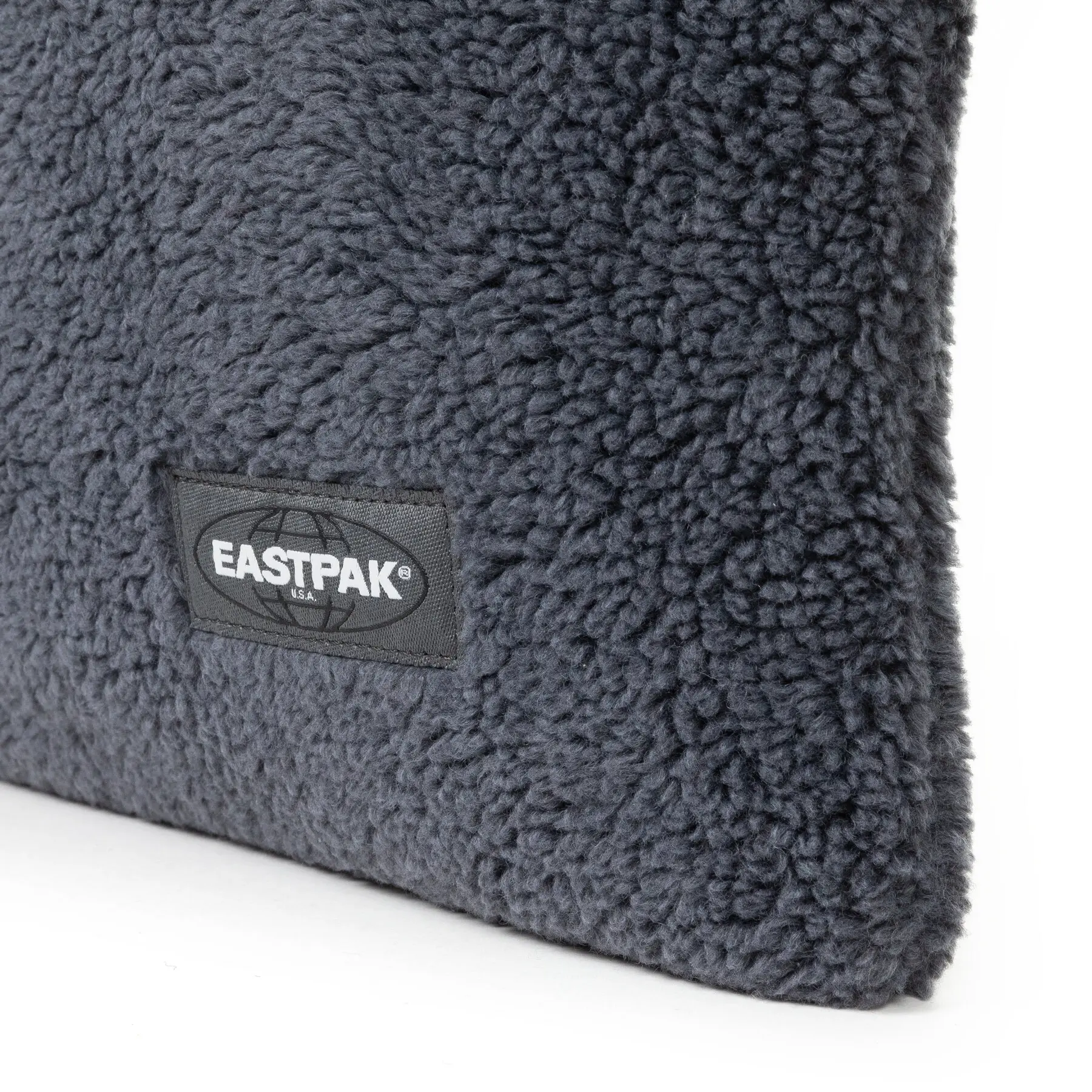 product/e/a/eastpak_ek0a5bck7o5_shear-wash-black_4.jpg