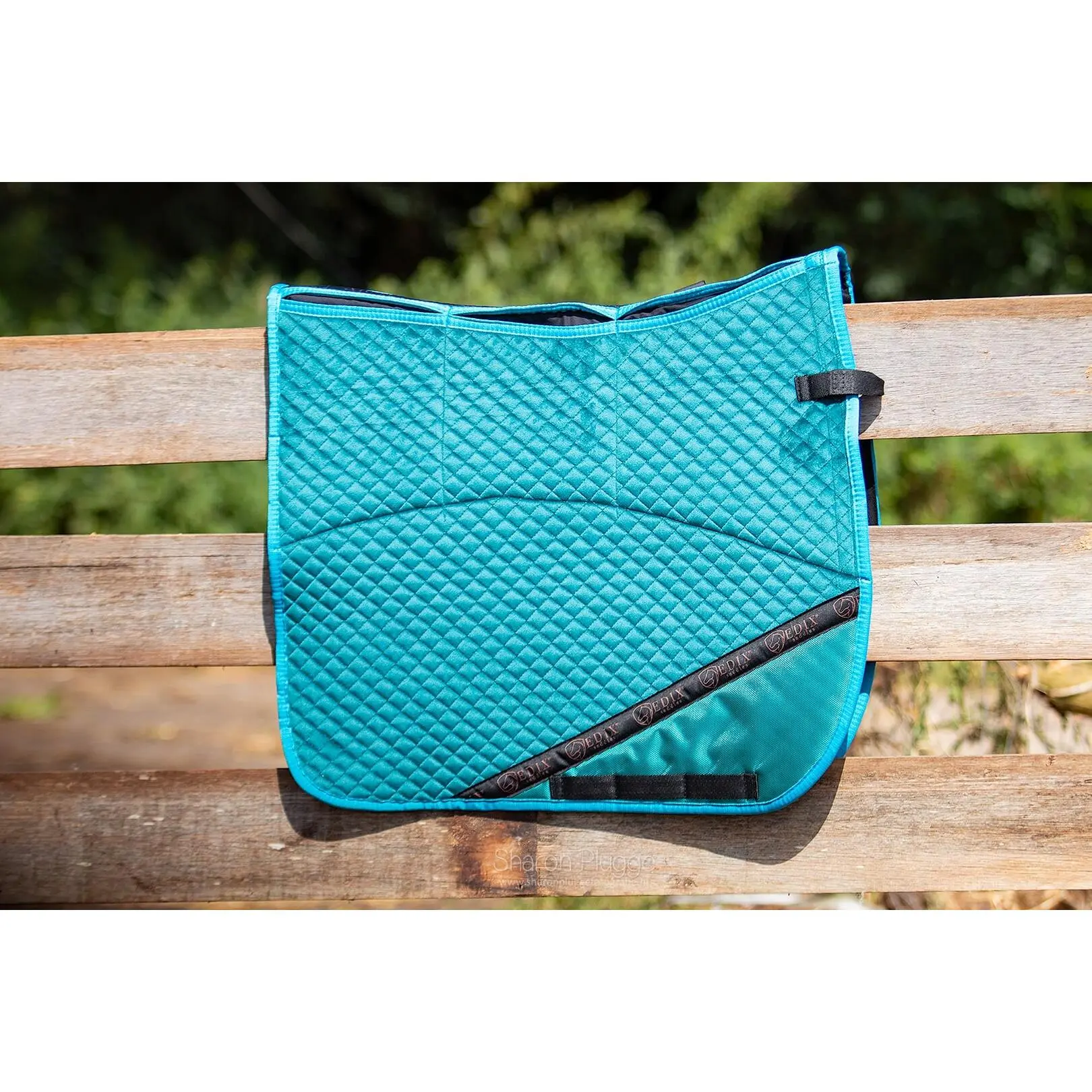 Comparer les prix de Tapis de dressage pour cheval en vélours Edix Saddles DR