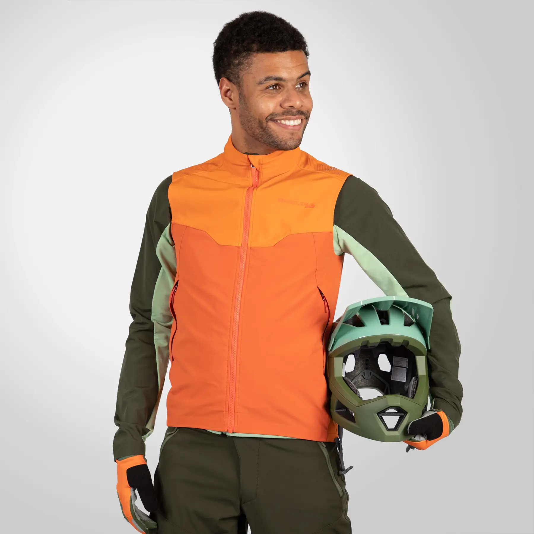 Velo Store - UK Vest Endura MT500 Spray | Extra 10% off with Subscription, Postage £16.79 to UK Fedex.