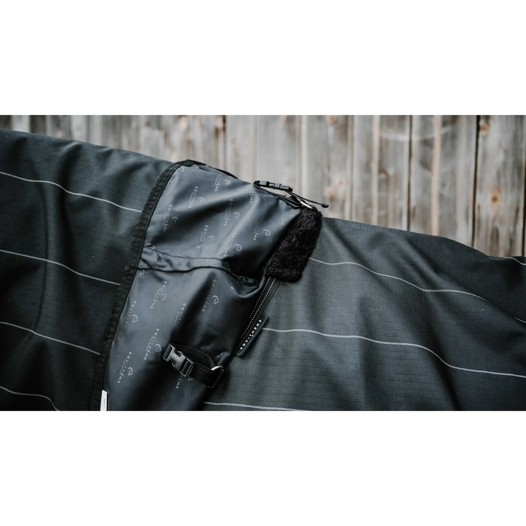 Couvre-cou pour cheval Equithème Tyrex Lumin 600D 150g