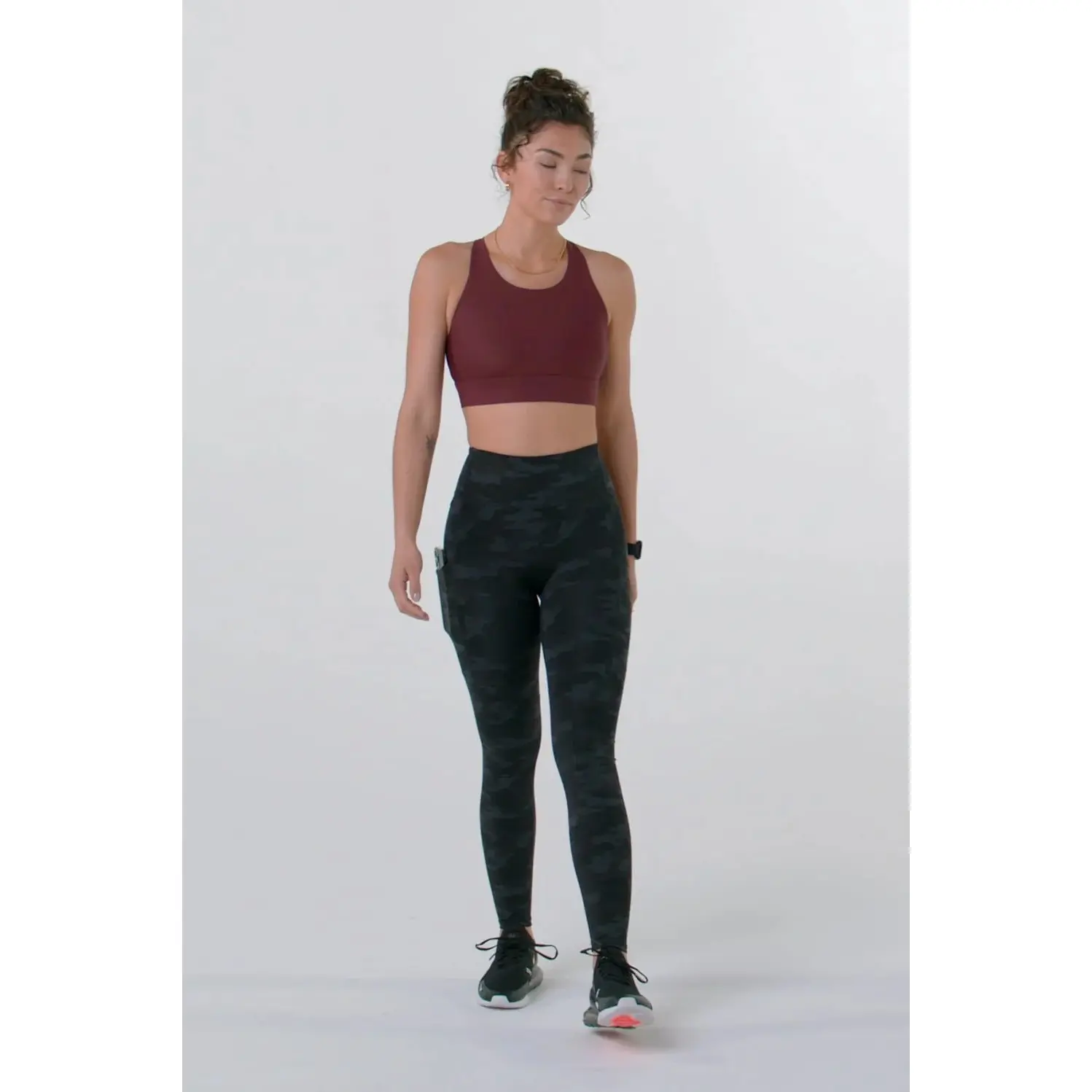 product/f/a/fabletics_ba2149174-0001_black_5.jpg