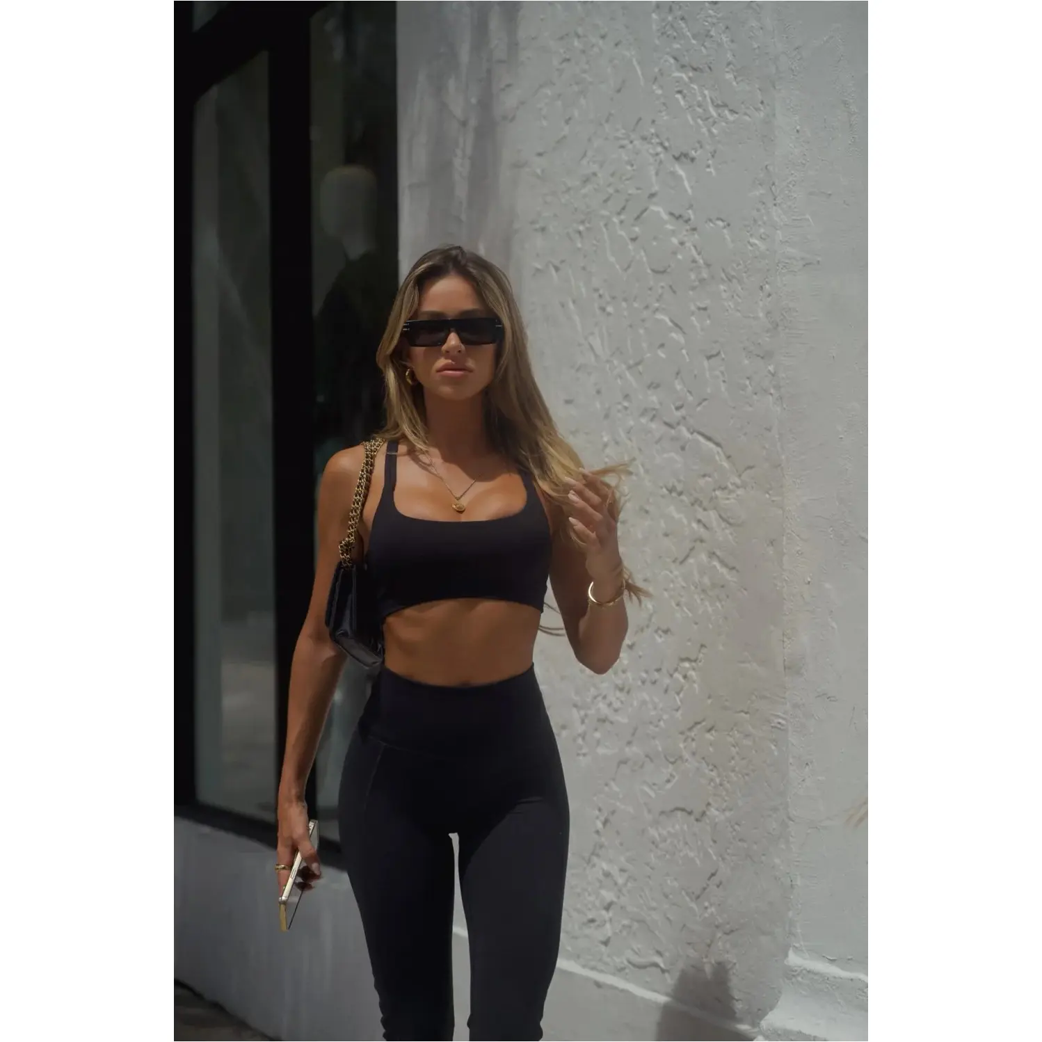 product/f/a/fabletics_ba2355231-0001_black_4.jpg