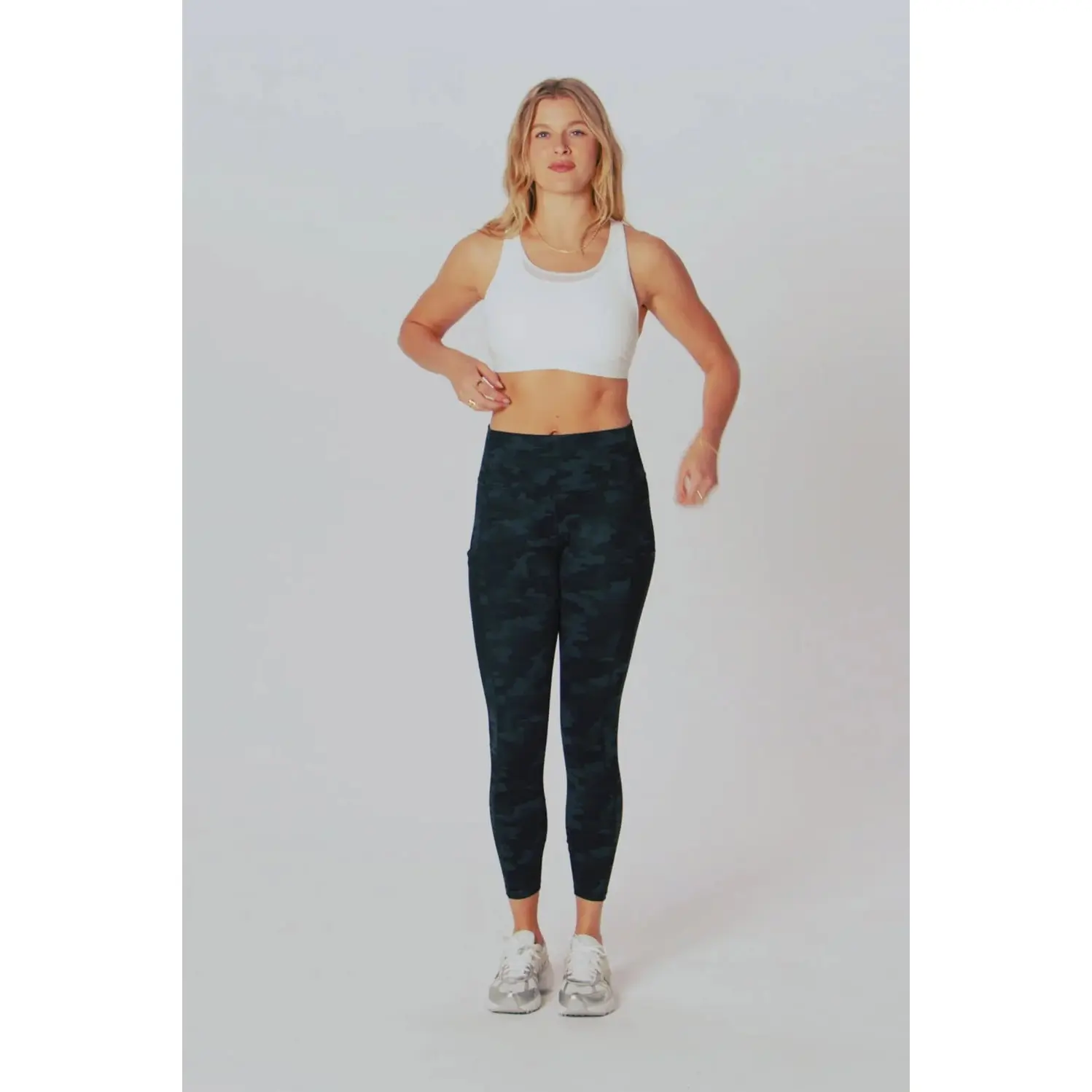 product/f/a/fabletics_ba2500539-0001_black_5.jpg