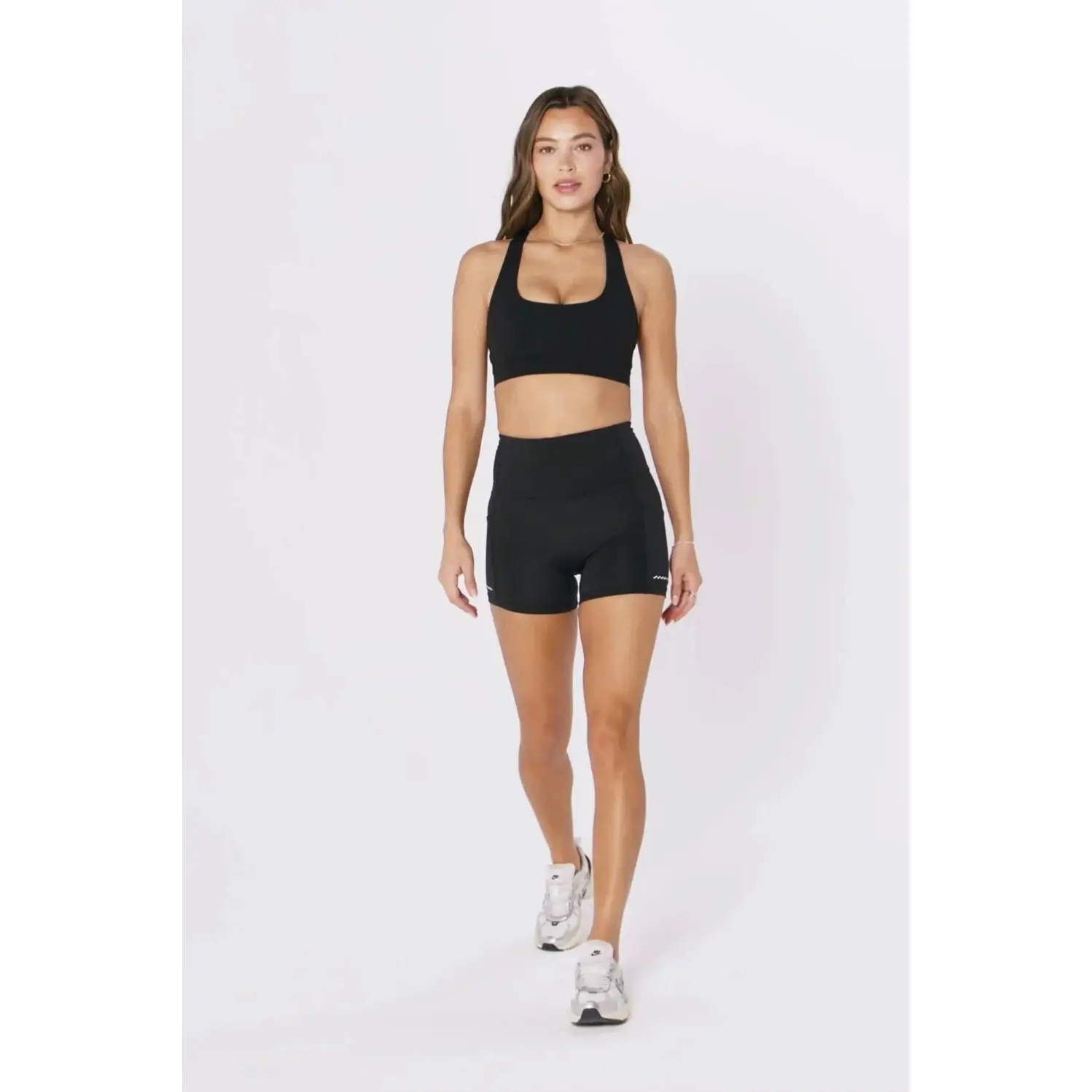 product/f/a/fabletics_ba2500543-3570_classic-white_5.jpg