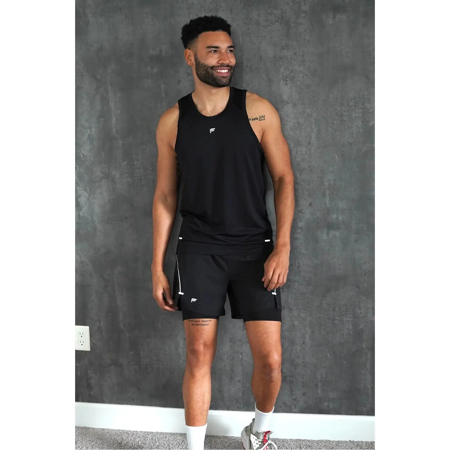 product/f/a/fabletics_le2356391-0001_black_3.jpg