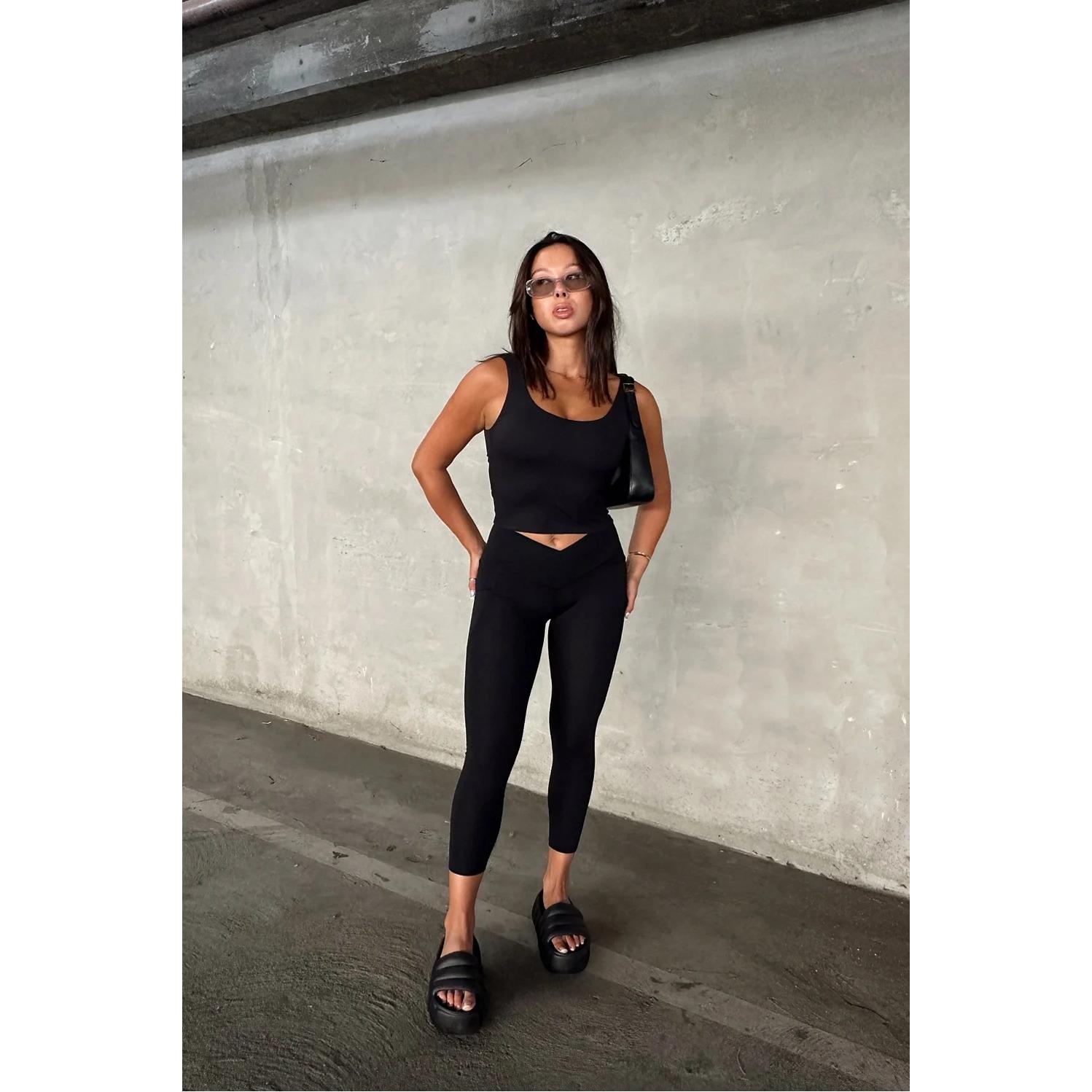 product/f/a/fabletics_lg2251354-0001_black_6.jpg