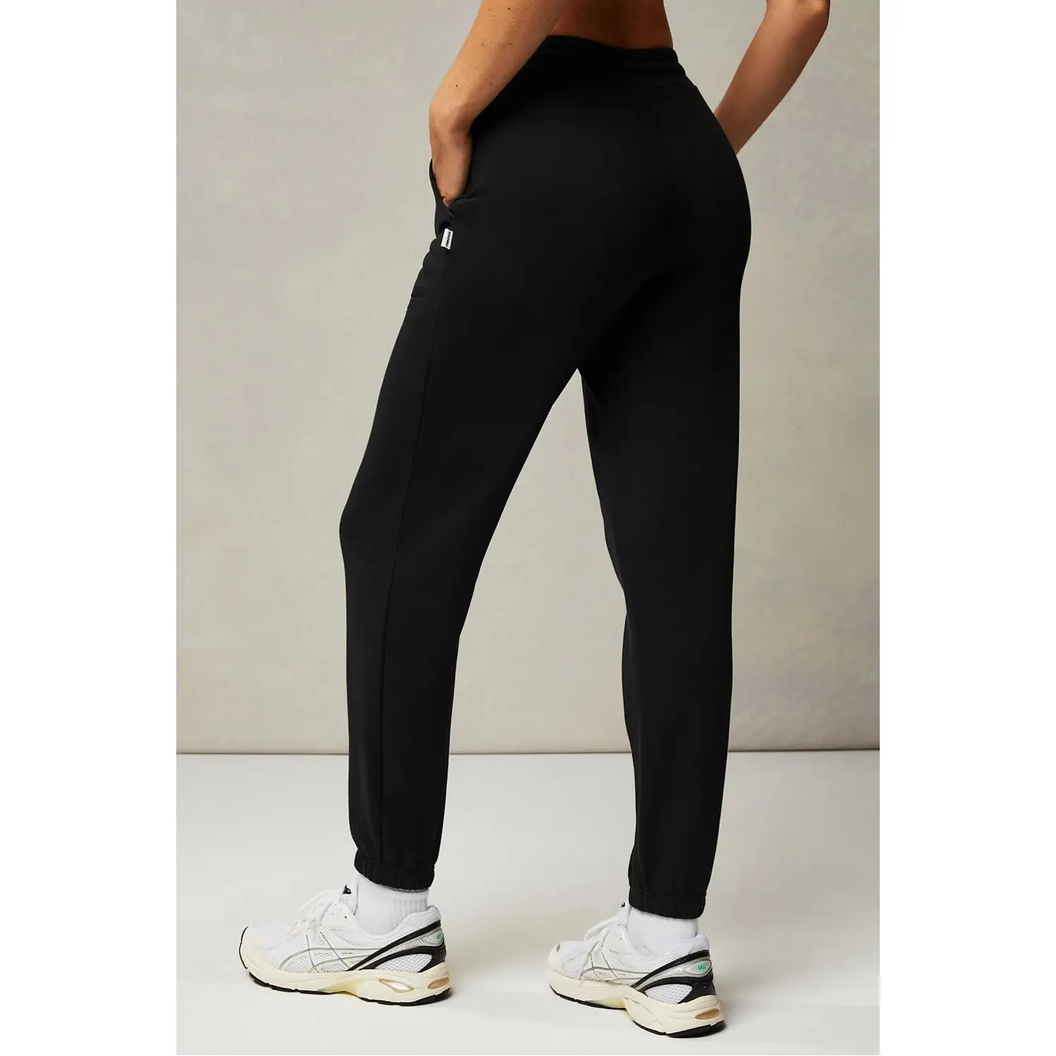 product/f/a/fabletics_pt2457974-0001_black_2.jpg