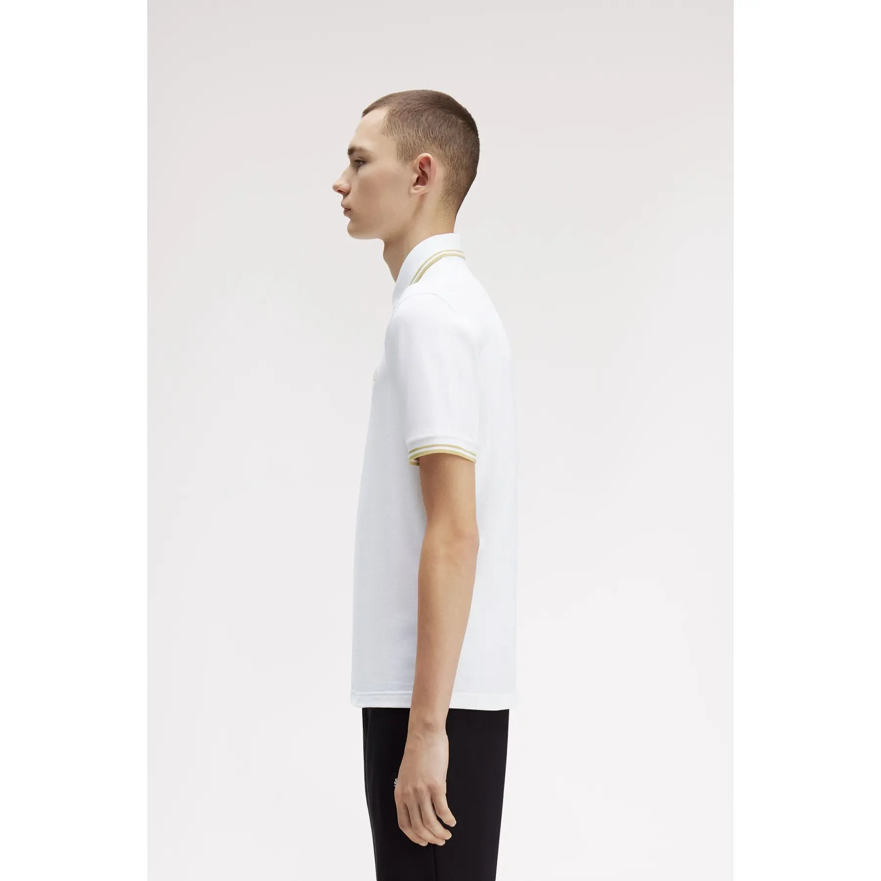 product/f/r/fred-perry_fpm12-z71_blanc-champagne_4.jpg