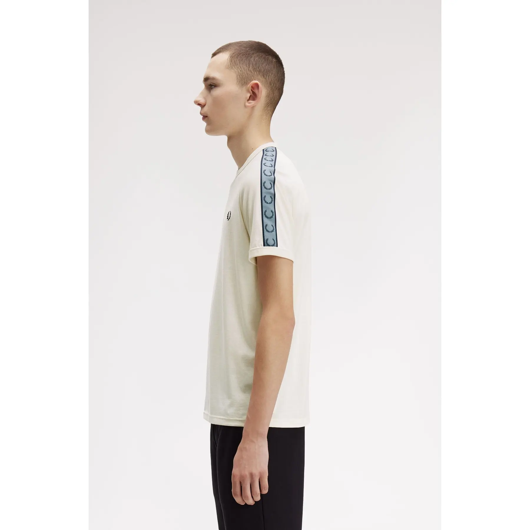 product/f/r/fred-perry_fpm4613-729_ecru-bleu-fonce_4.jpg