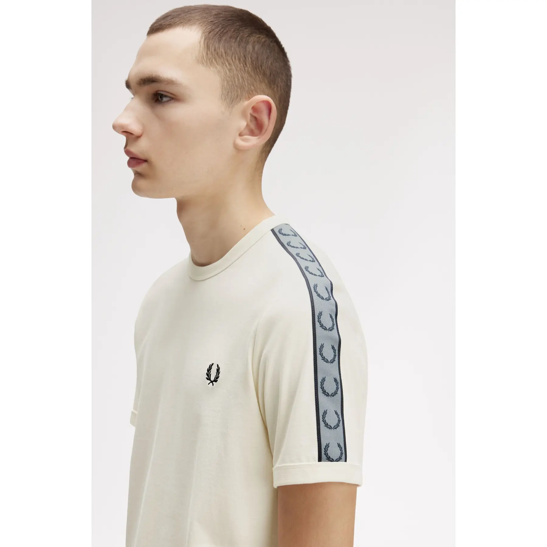 product/f/r/fred-perry_fpm4613-729_ecru-bleu-fonce_6.jpg