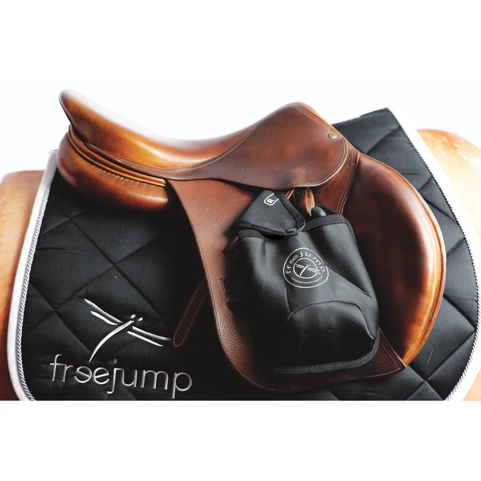 Comparer les prix de Housse étrier pour cheval Free Jump Stirrup Pocket