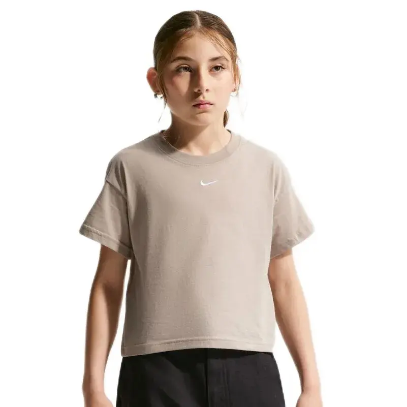 Nike sportswear boxy essential t-shirt in de kleur ecru.