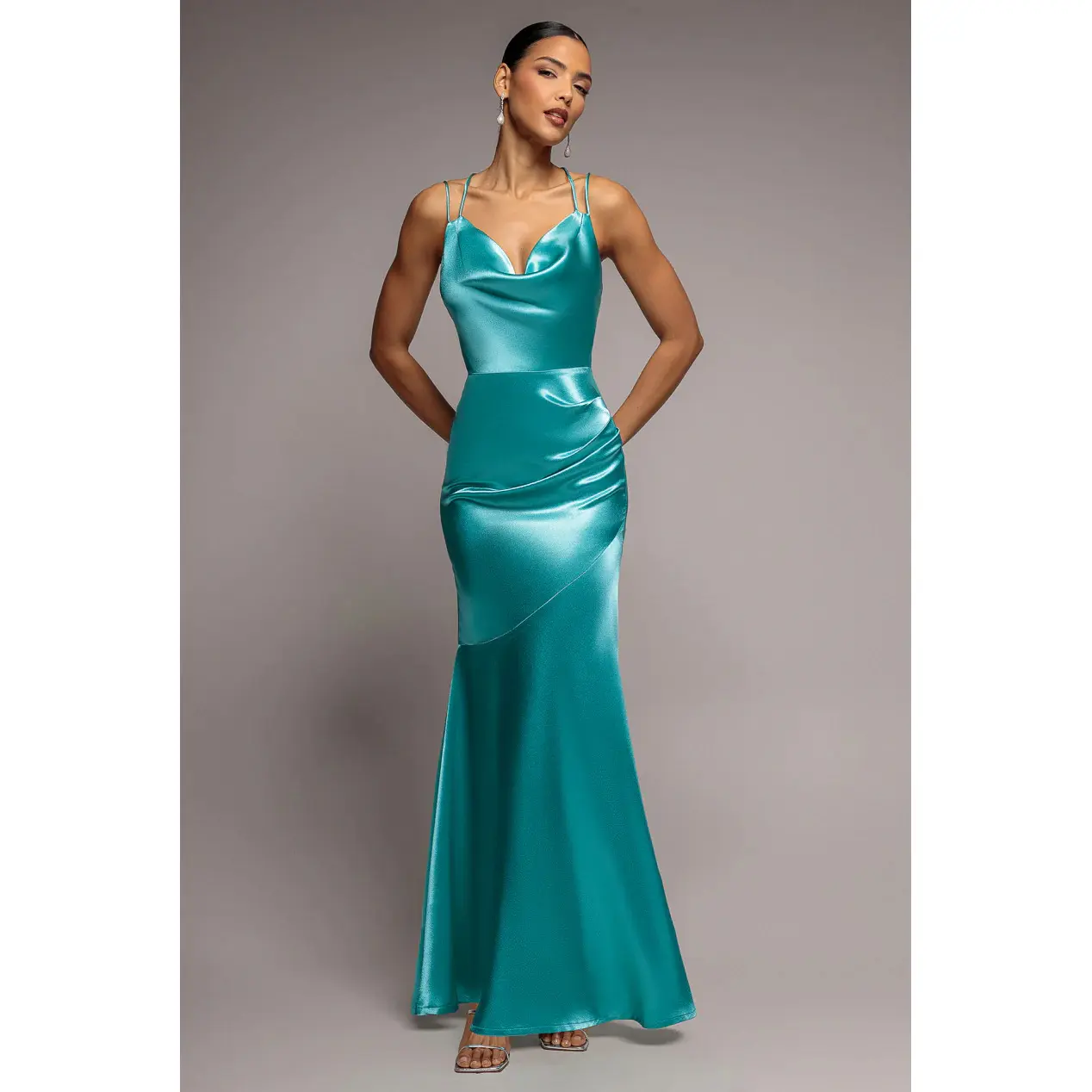 Robe Satin a Col Bénitier et Dos Bretelles Donna