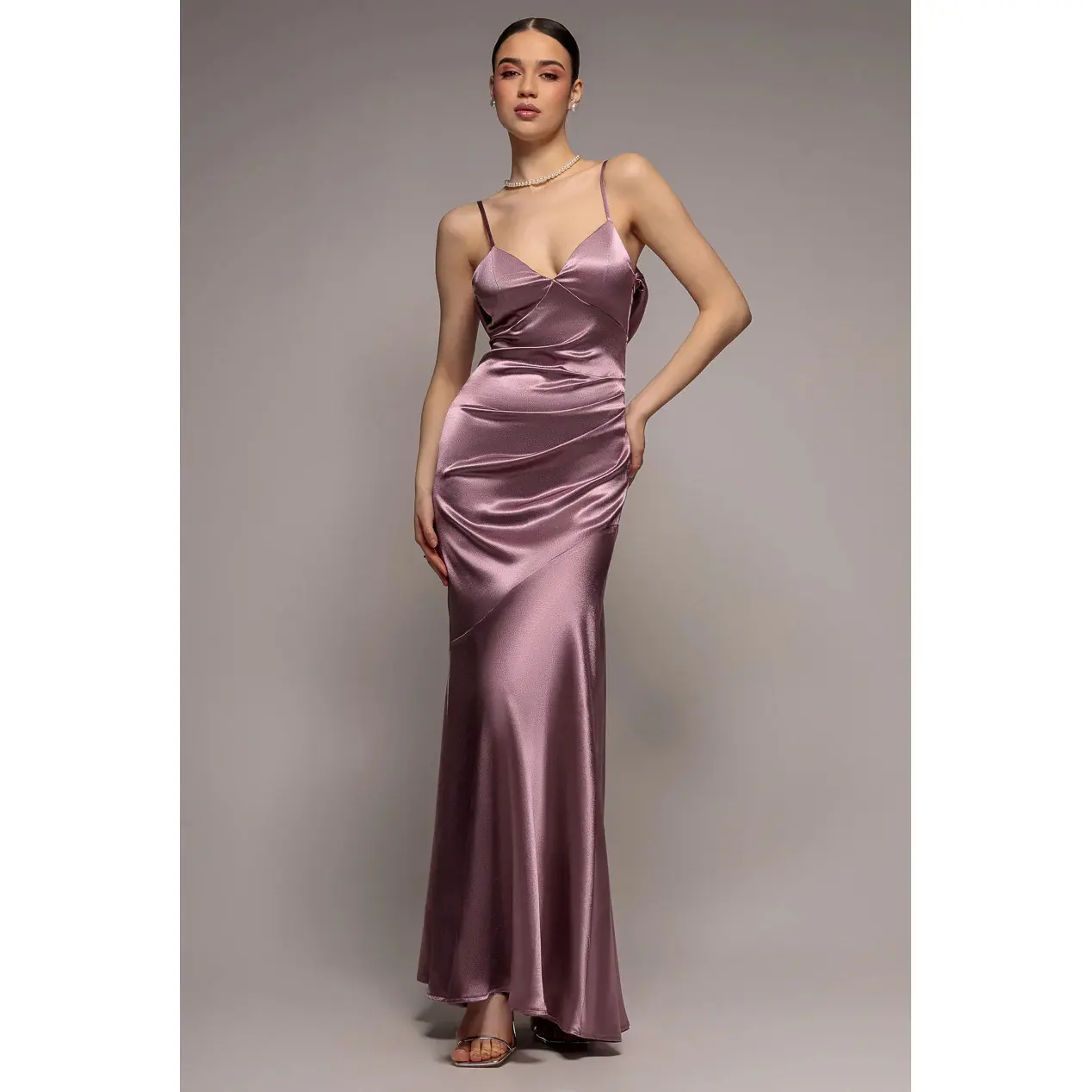 Robe in satin con schiena a bretelle donna