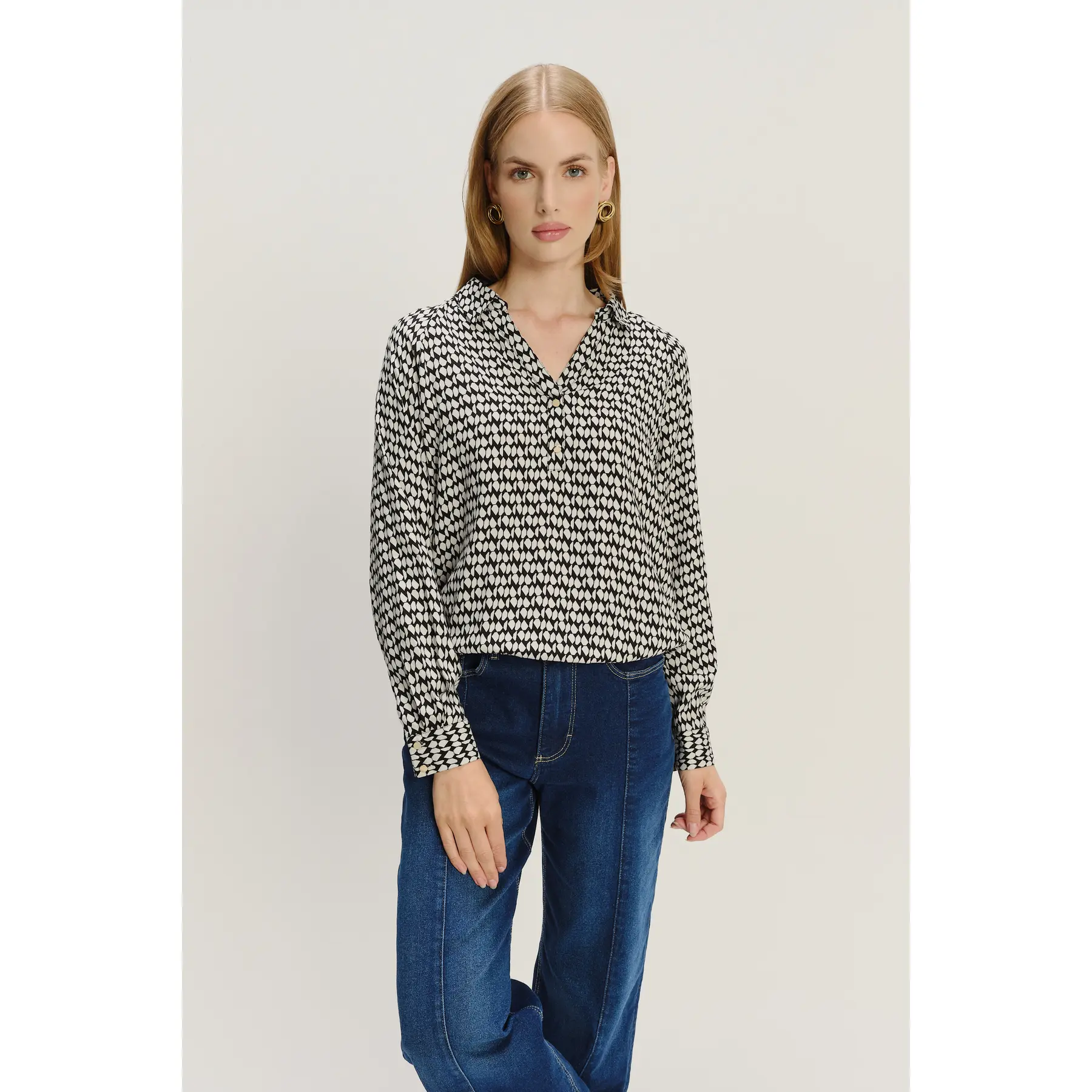 Image of Frau Bluse mit auffälligem Print Greenpoint