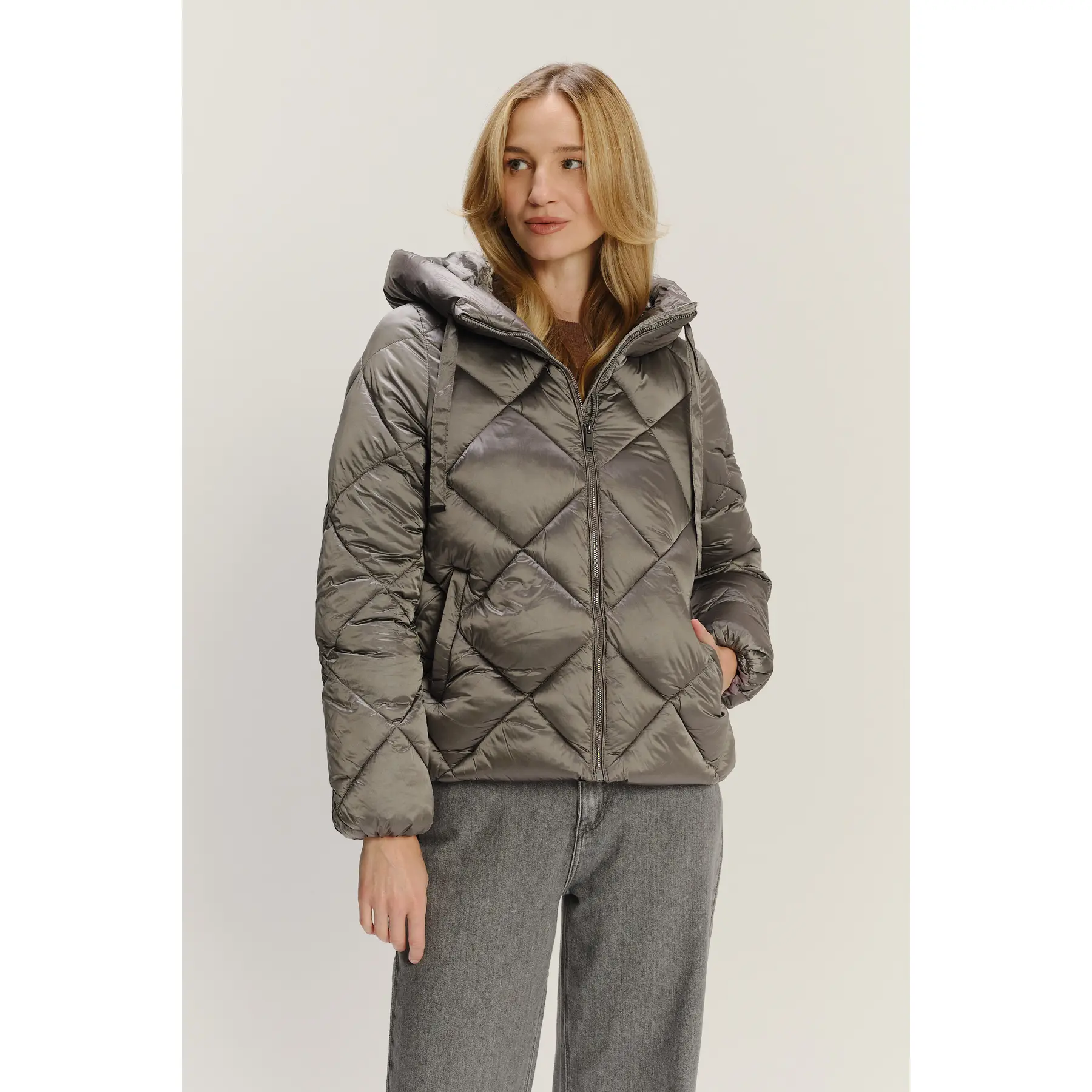 Piumino con cappuccio da donna