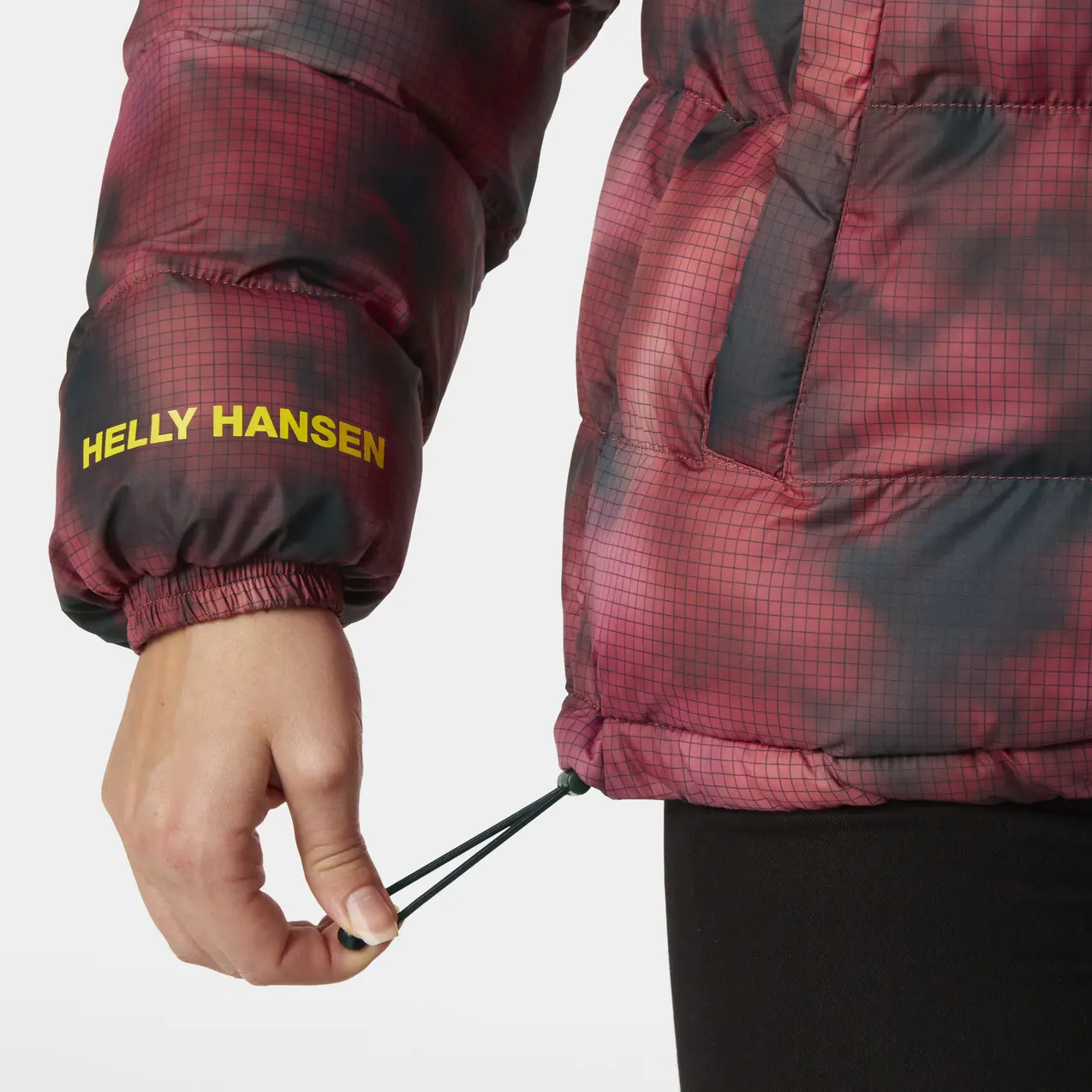 product/h/e/helly-hansen_54061-691_dark-magenta-yu-spray-aop_4.jpg