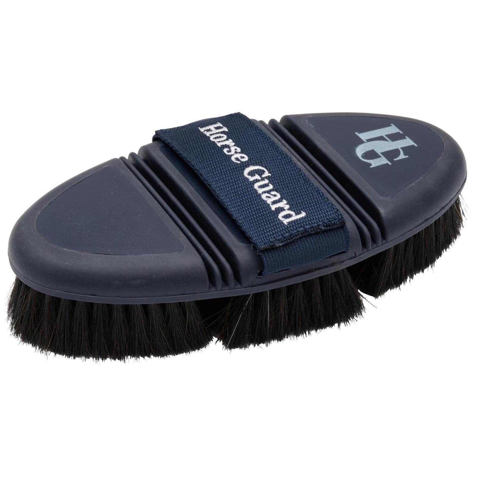 Comparer les prix de Brosse pour cheval en poils de chèvre HorseGuard Flexible horse hair