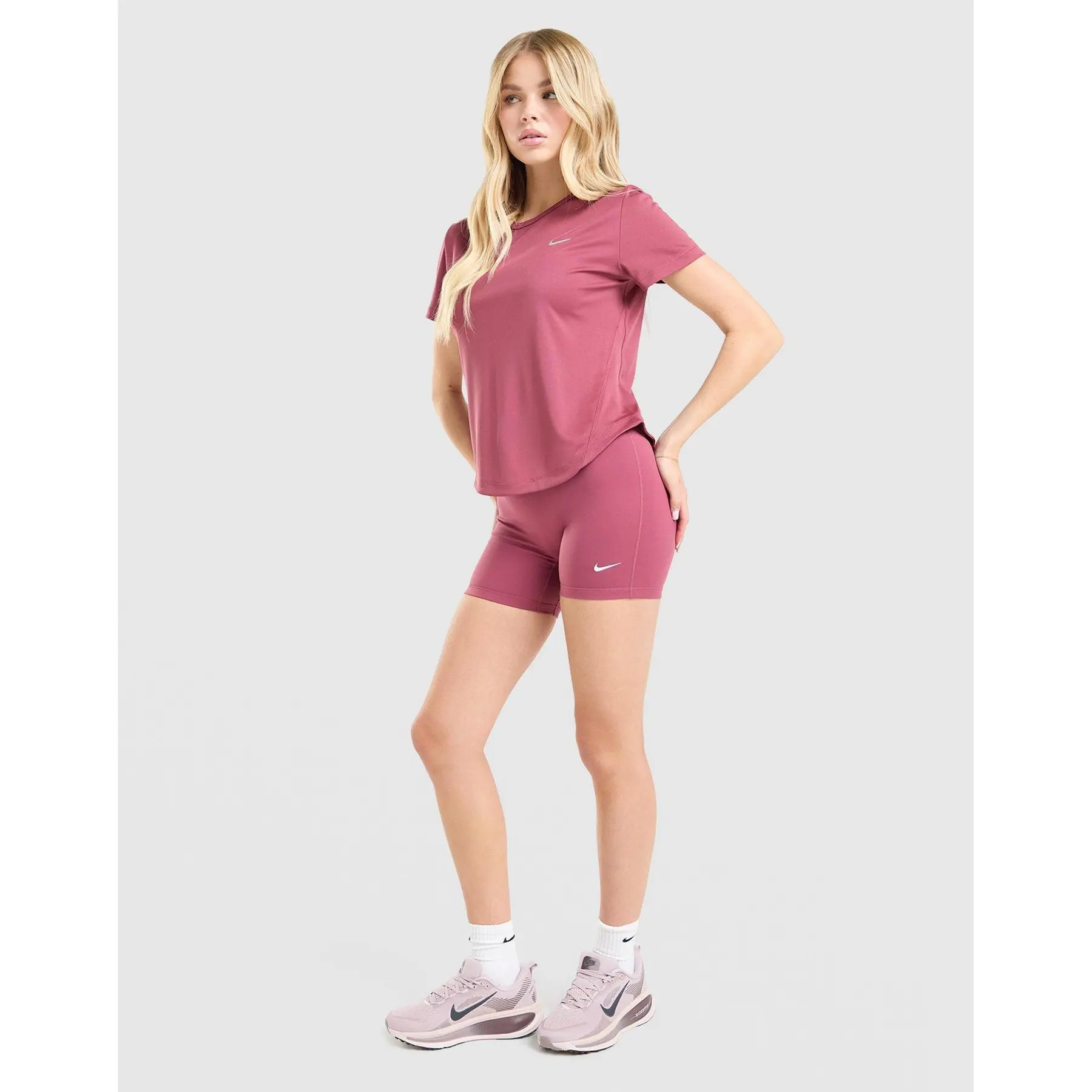 Women's thigh-high boots Nike One