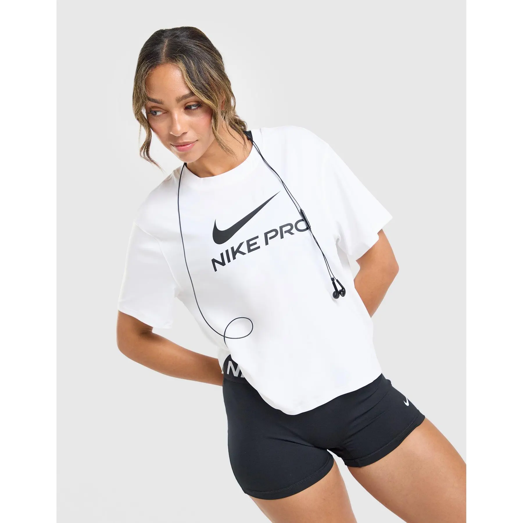 Nike Women's Blanc Loose-Fitting T-Shirt Pro