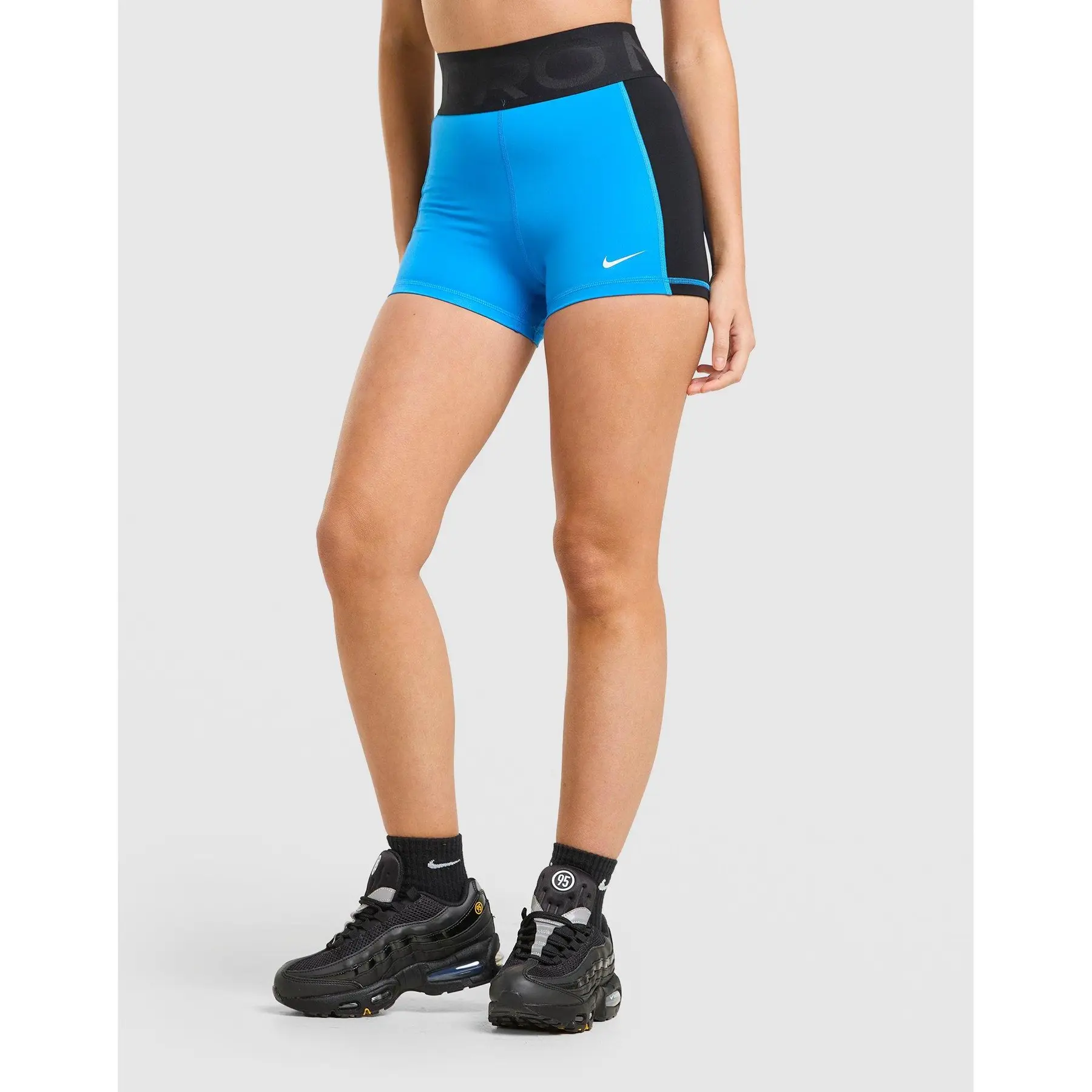 Nike Women's Bleu Shorts Pro Sculpt