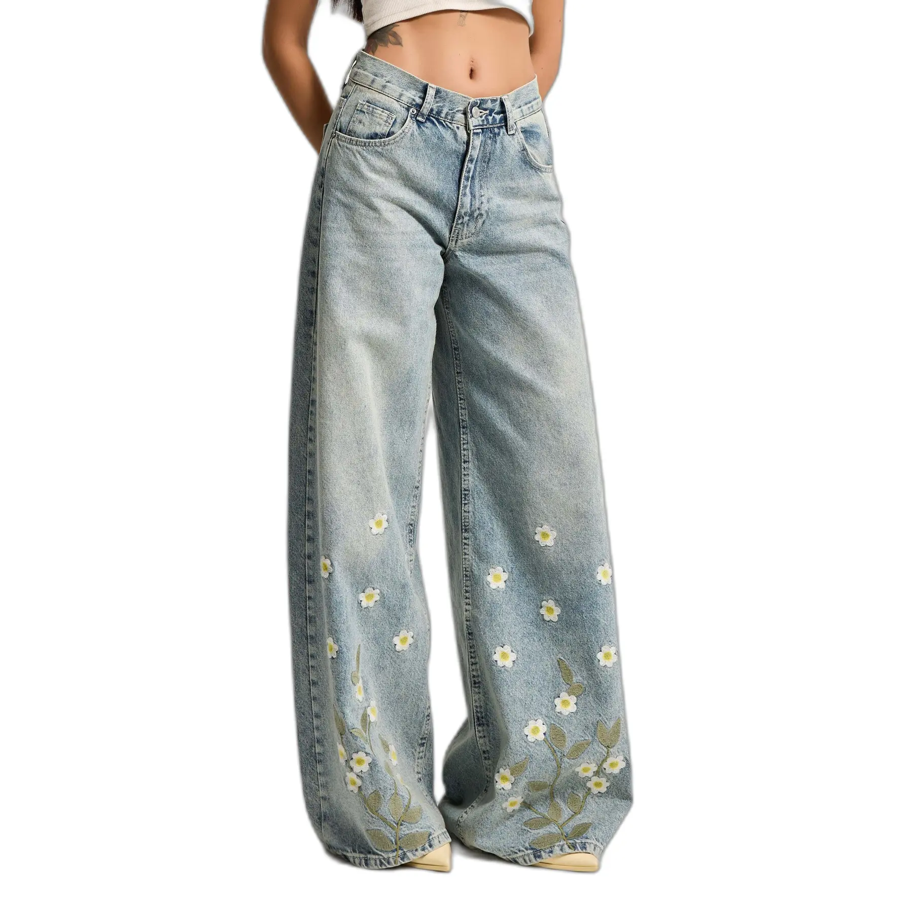 Image of Jeans Palazzo Wide Leg mit normaler Taille und eleganter floralem Stickerei Damen It's Basic