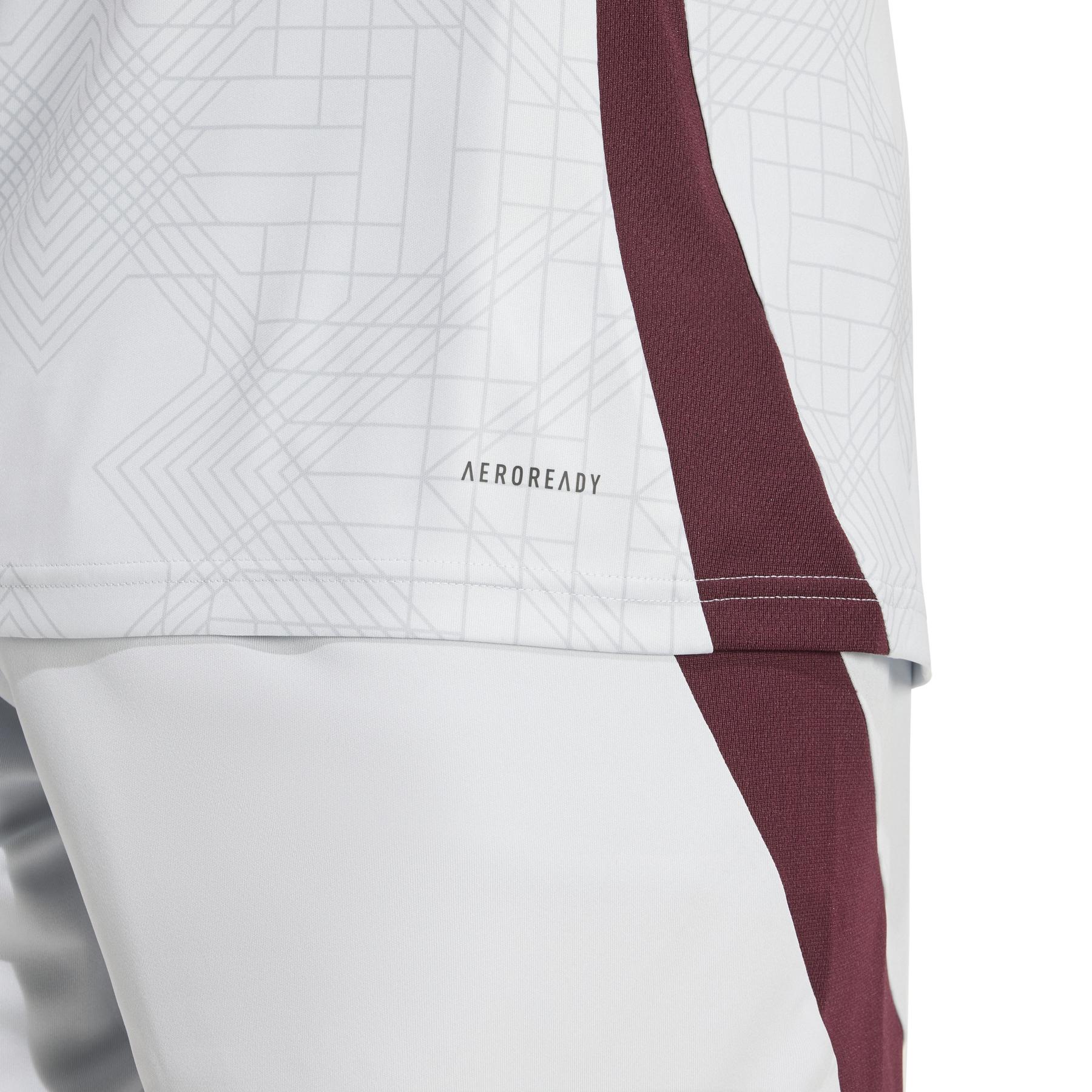 product/i/t/it6156_9_apparel_on_model_detail_view_2_white.jpg