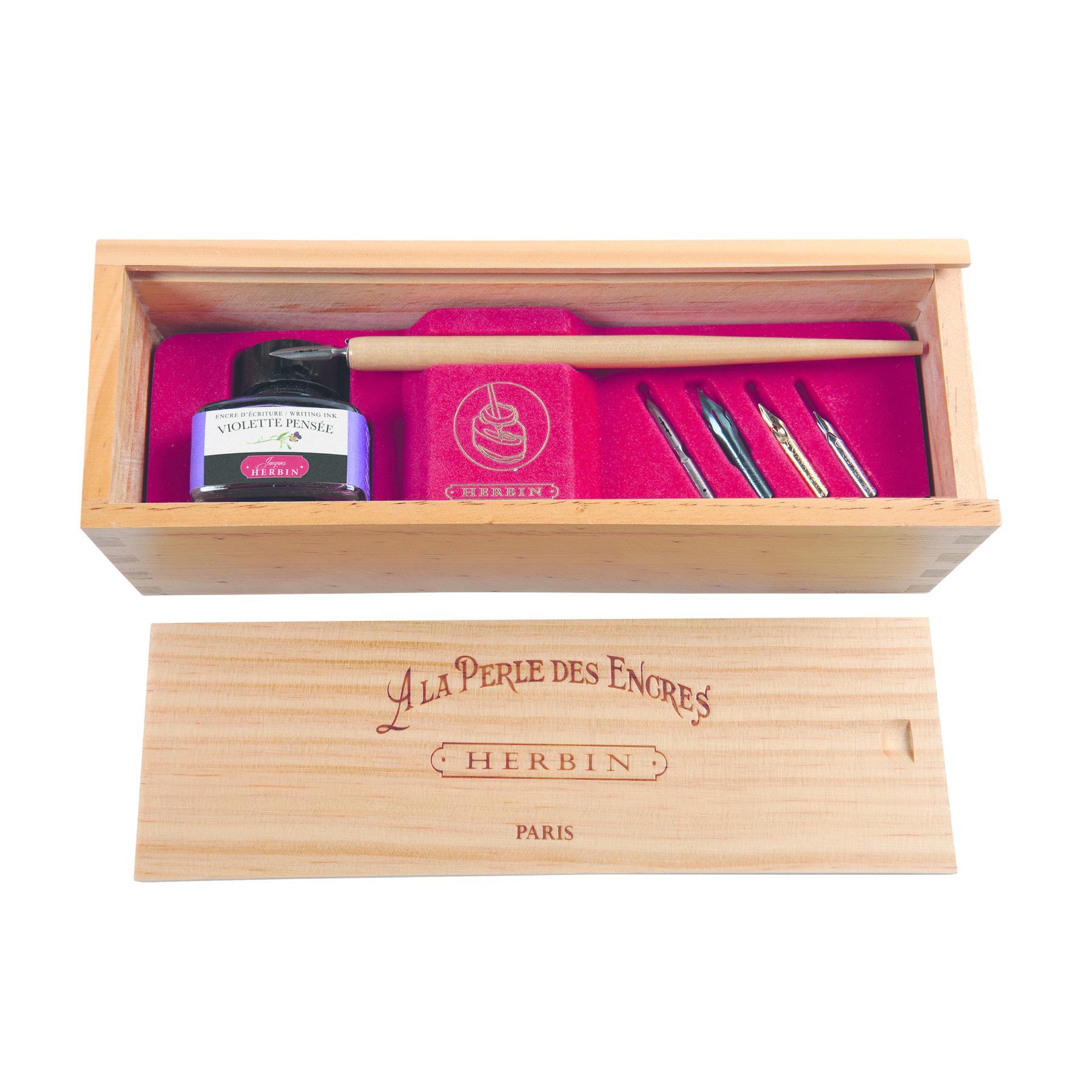 3188550270771 - Kaligraphie-Set Perle der violetten Tinte Stiefmütterchen mit 1 Fläschchen Schreibtinte 1 Federhalter und 5 Schreibfedern Jacques Herbin