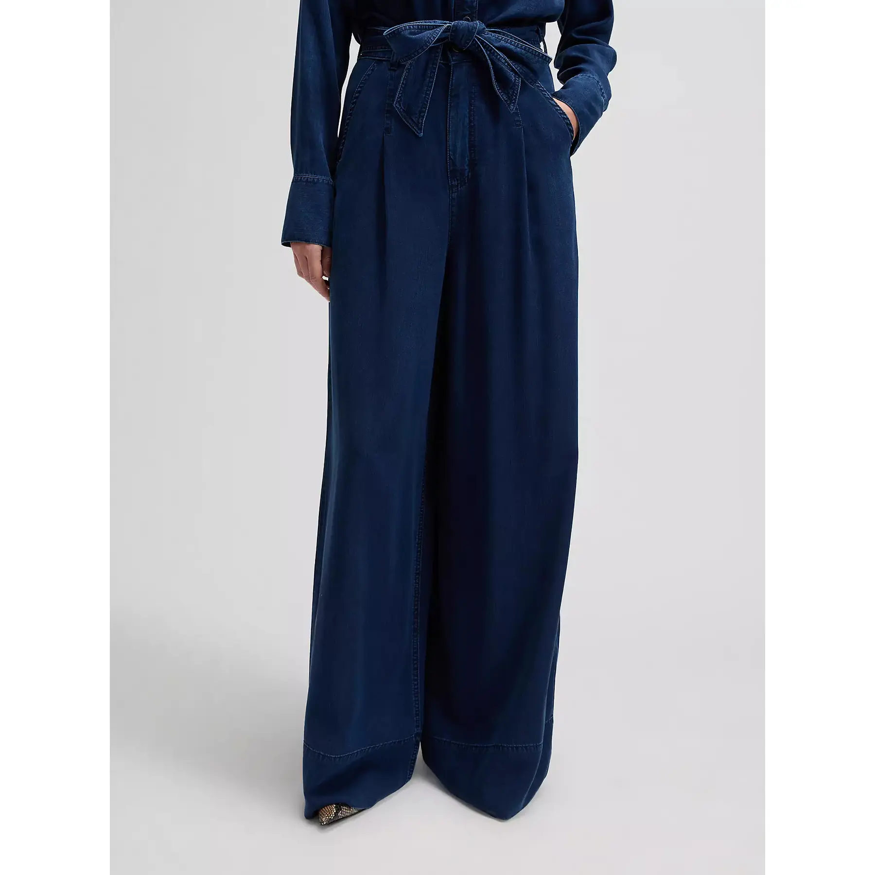 Jeans a gamba larga plissettati donna