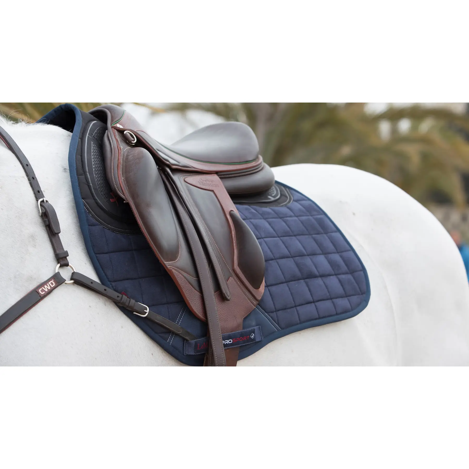 Coussin de selle pour cheval fourrure d'agneaux LeMieux | Kitty Corner