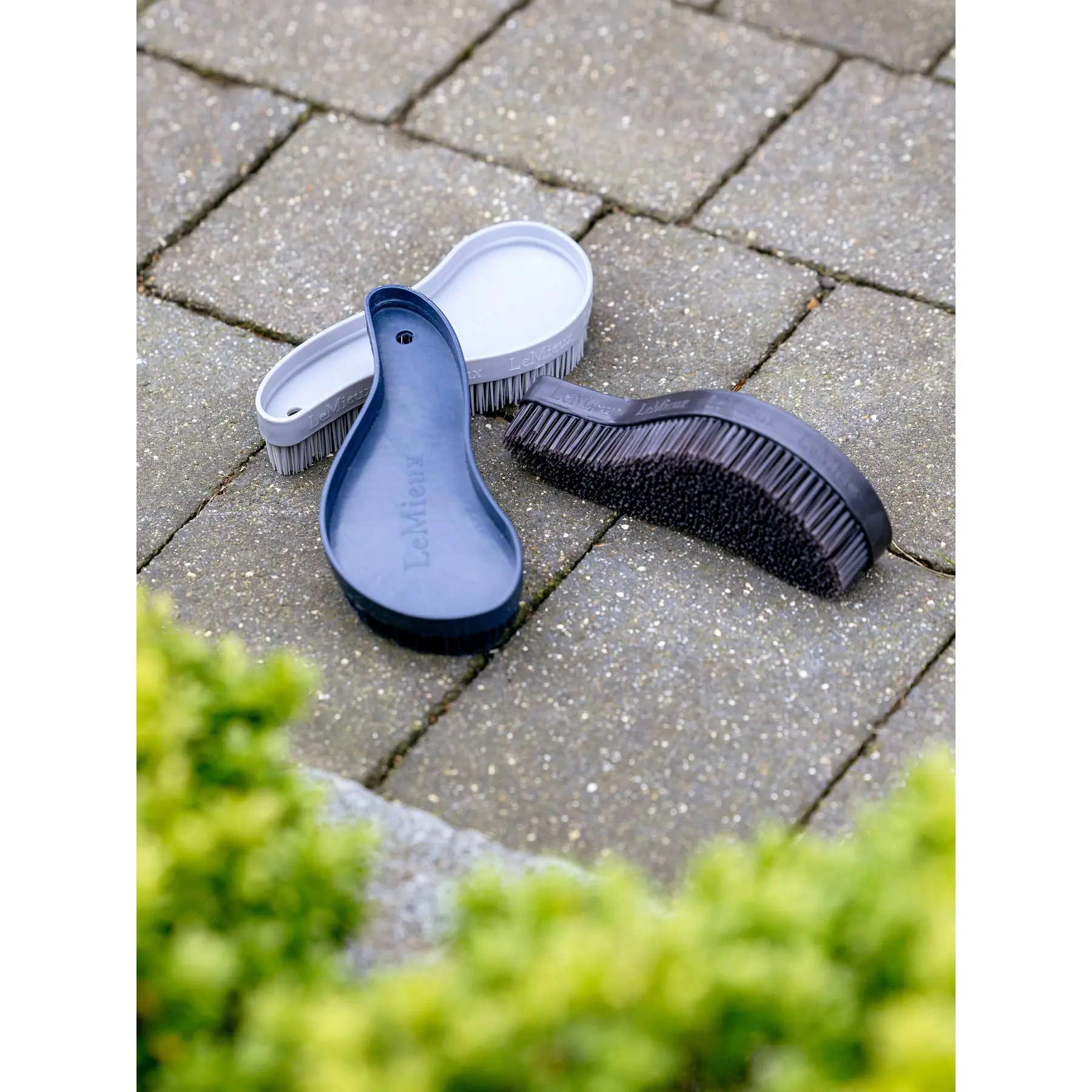 Comparer les prix de Brosse pour cheval LeMieux Wizard (x3)
