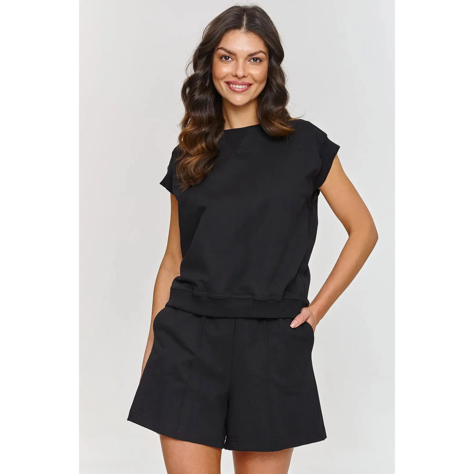 Completo felpa maniche corte e pantaloni corti donna