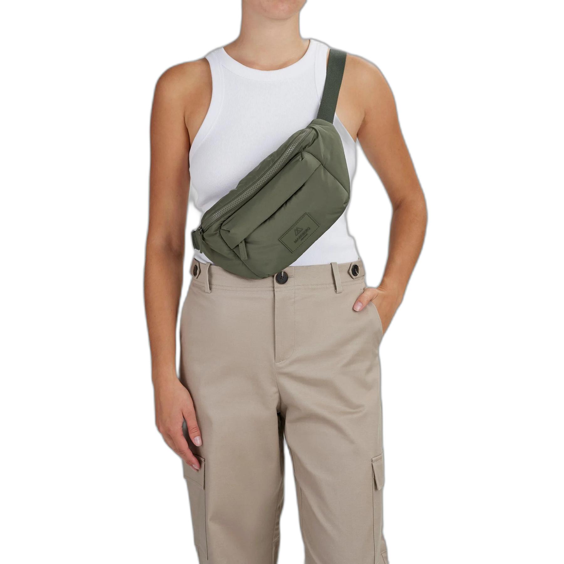 5711423098011 - Bauchtasche Leather FameMBG