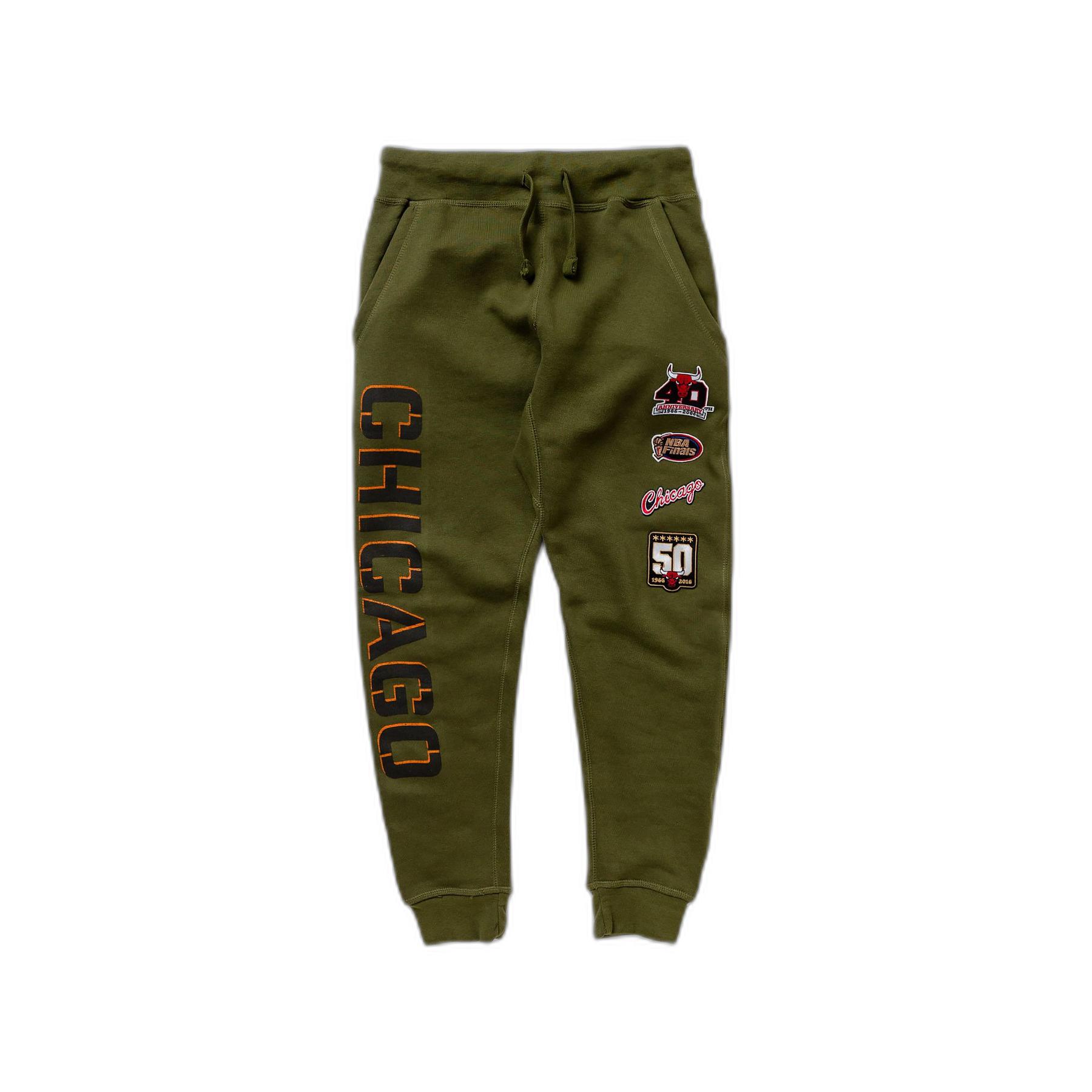 0195563461372 - Mitchell & Ness NBA Script Flight - Chicago Bulls Sweatpants Gr XL Herren Oliv