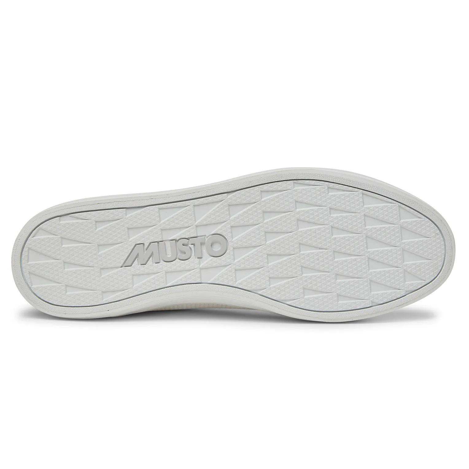 product/m/u/musto-82029-002-white-3.jpg