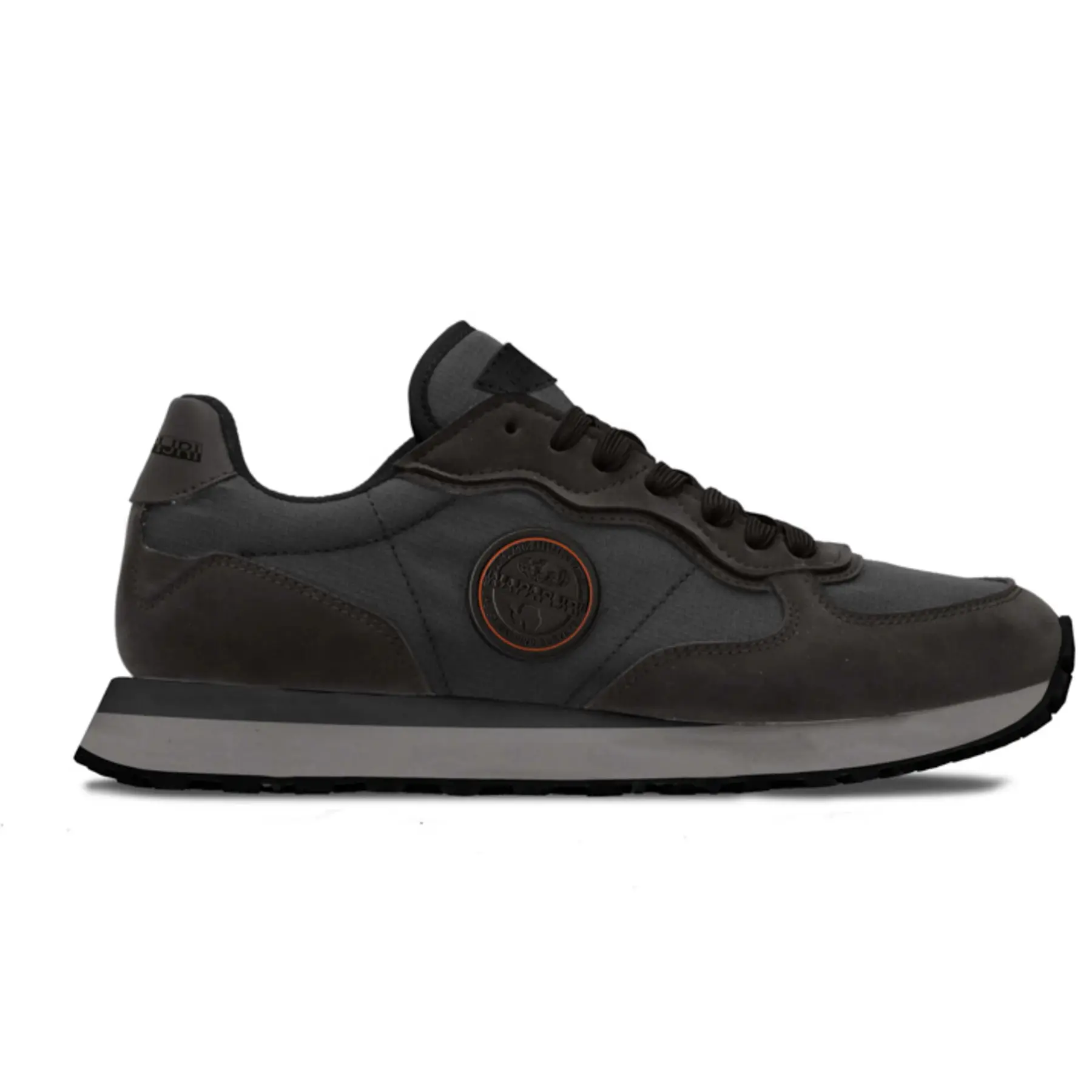 Sneakers  Nova