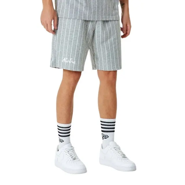 0196996506586 - Shorts mit feinen Streifen New Era
