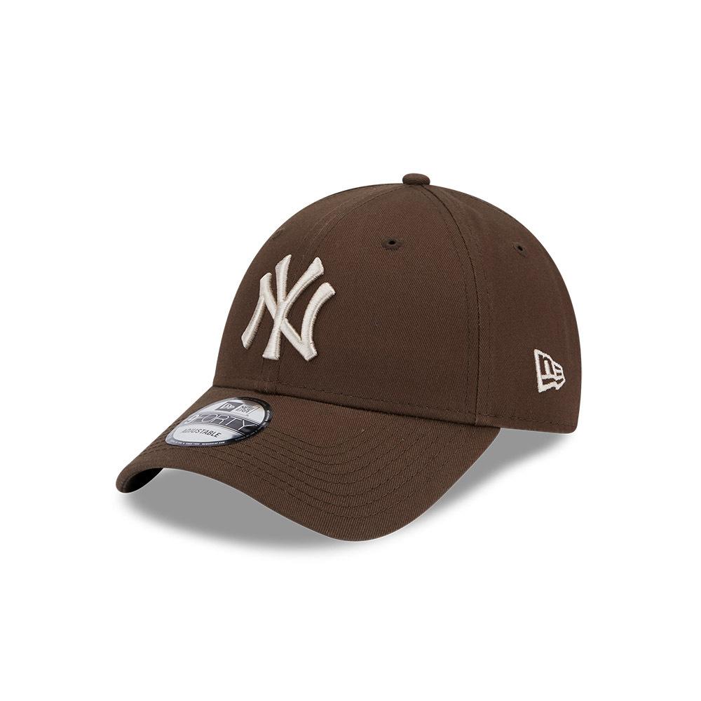 0196998649182 - New Era - 9forty NY - Unisex-Kappe in Braun mit Logo in gebrochenem Weiß-Brown
