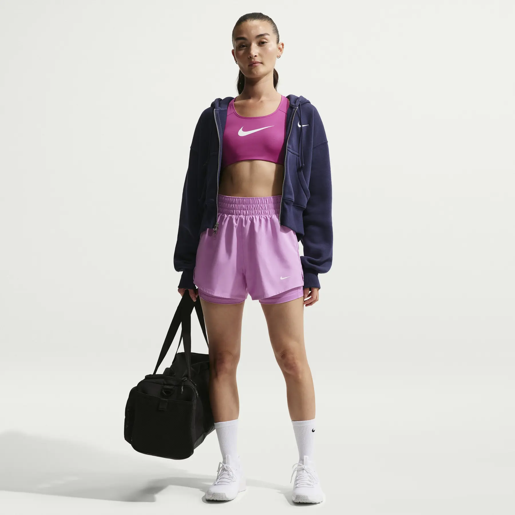 Kurze Atmungsaktive Frauenhose Aus Ultra-weichem Und Seidig Gewobenem Stoff Nike One