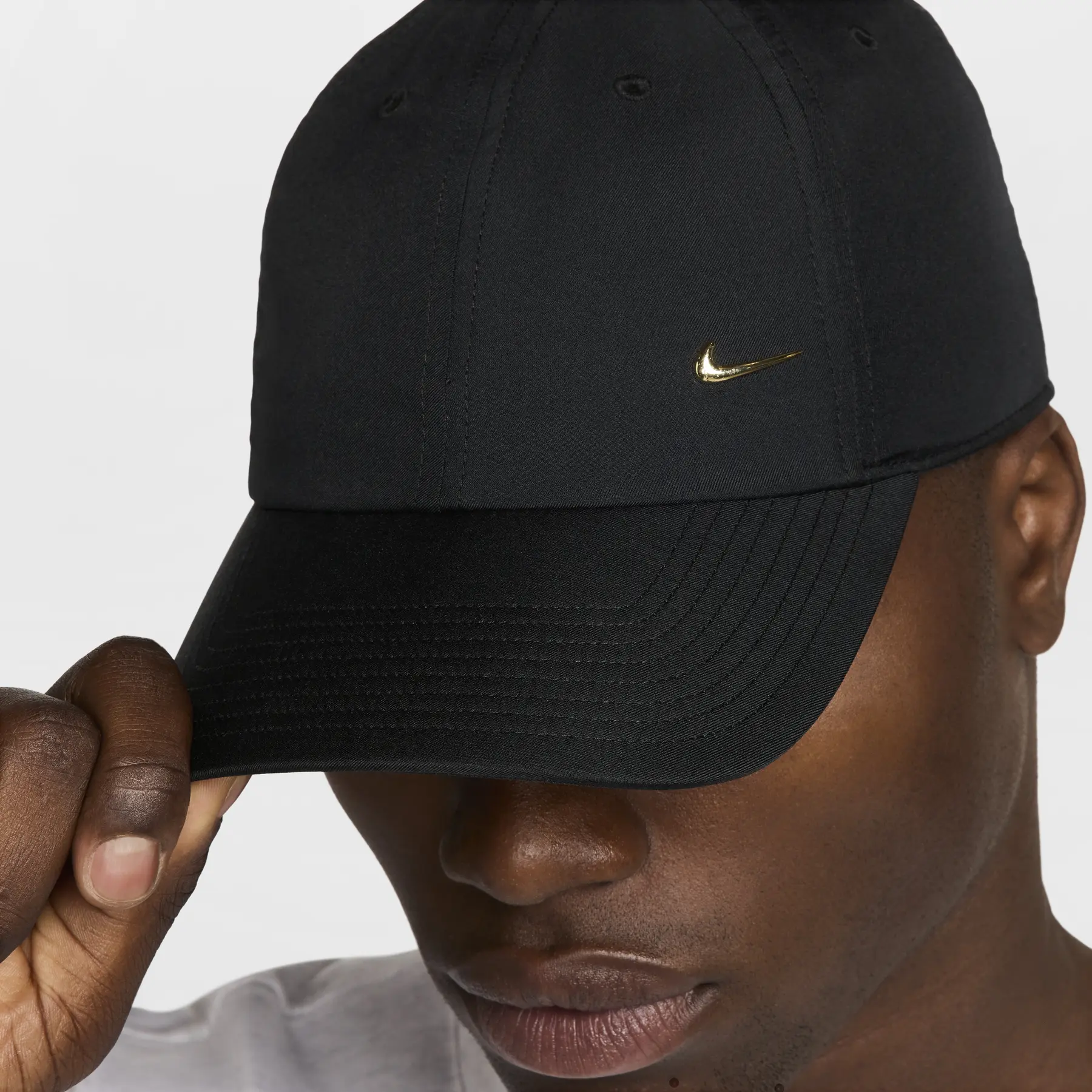 NIKE ブラックキャップ ゴールドスウッシュ 5 Panel Cap Nike Dri-FIT Club | Foot-Store