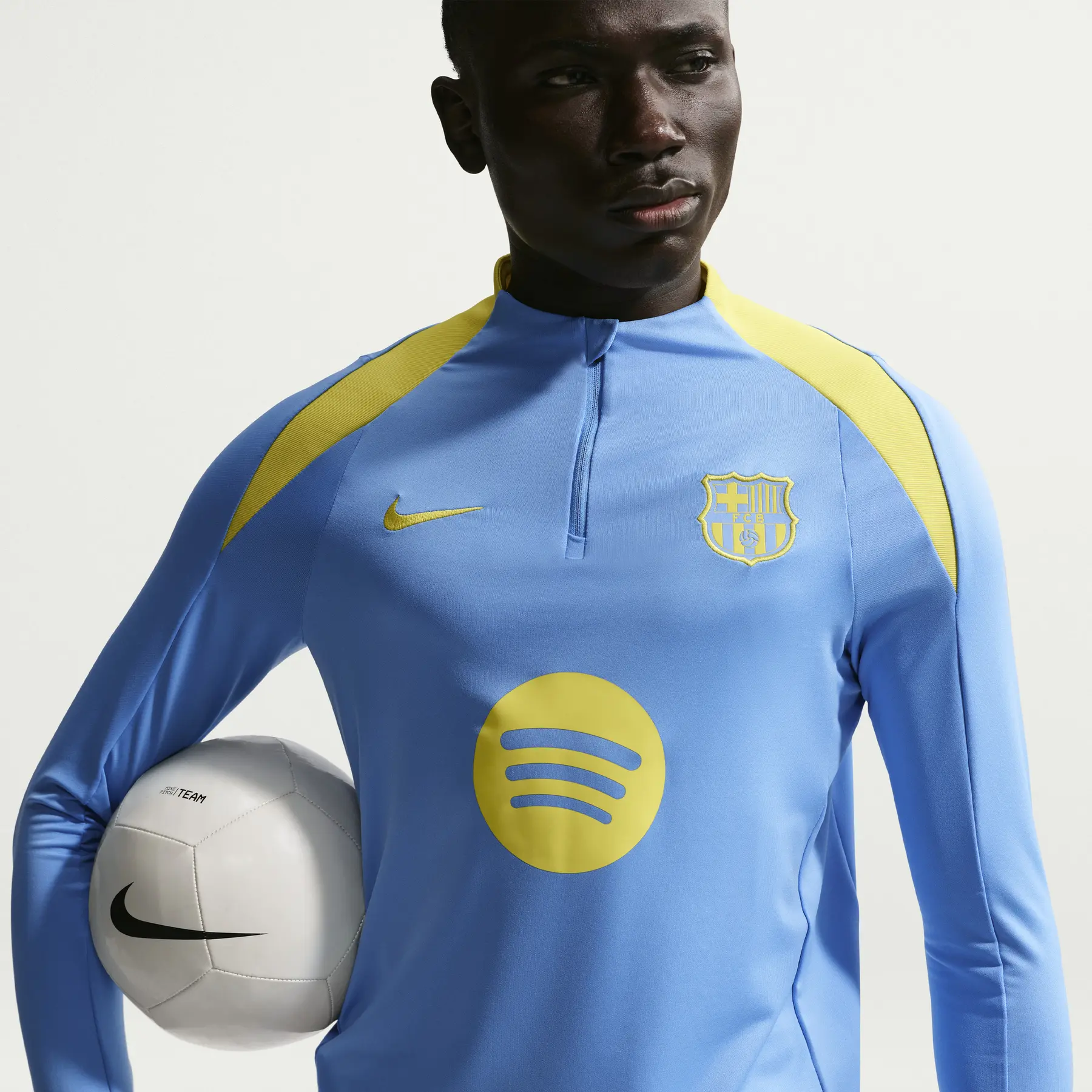 FC Barcelona training top Strike Fourth 2025/26 | Foot-Store