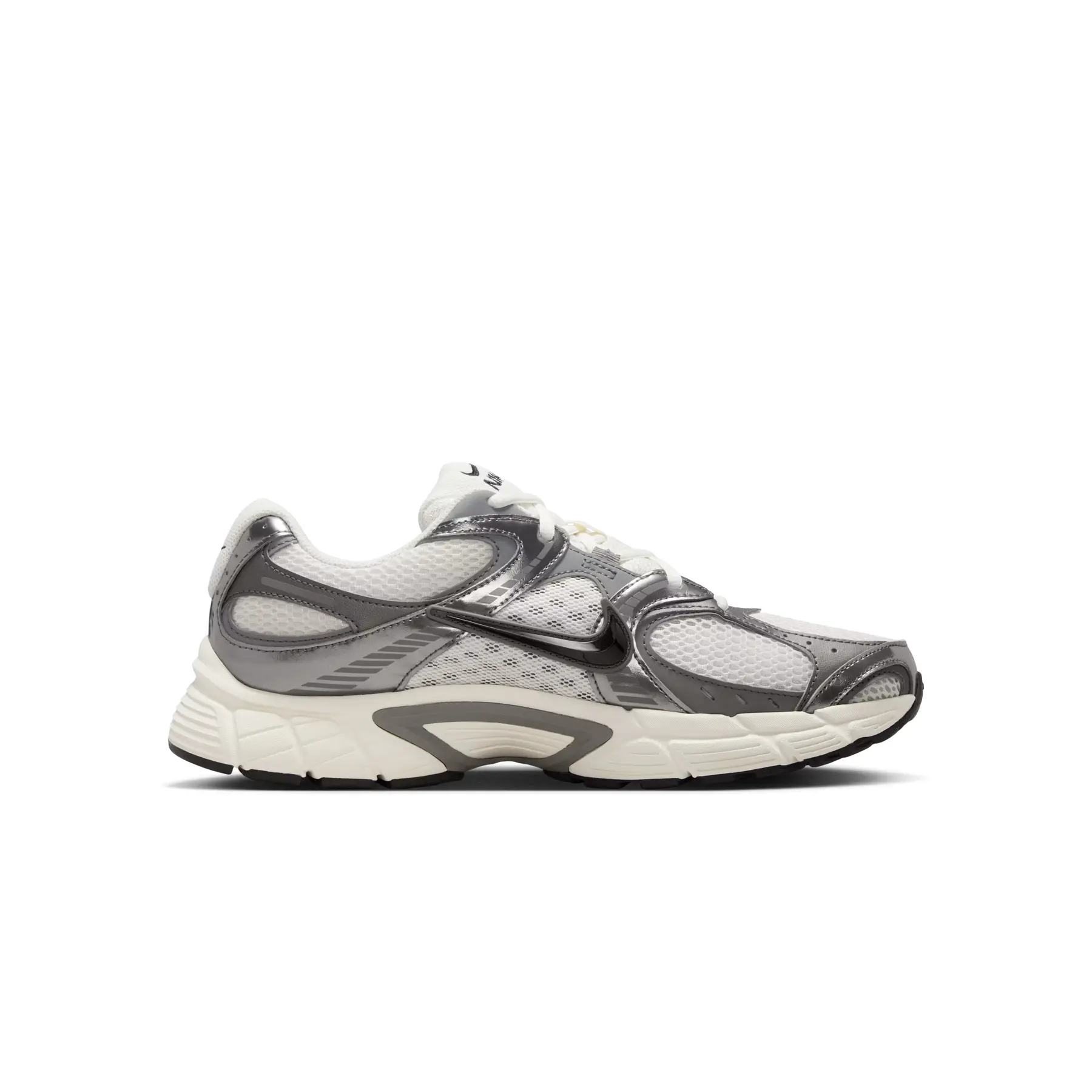 Nike Baskets à tige en mesh respirant Nike V5 RNR