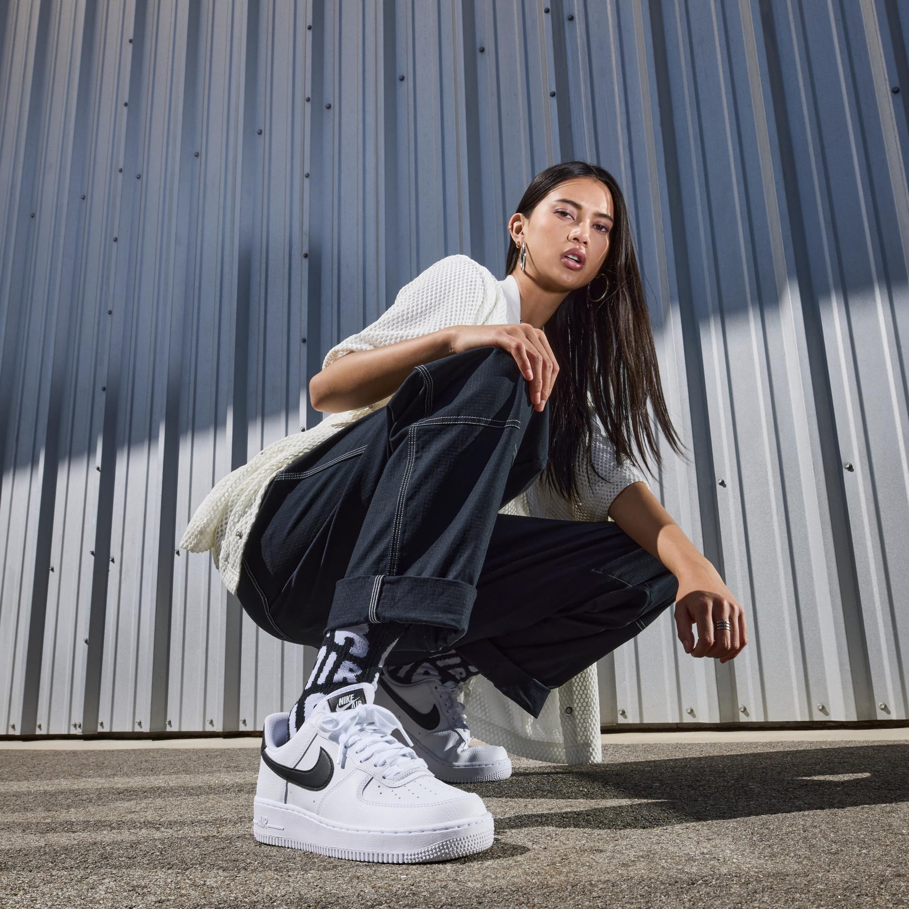 product/n/i/nike_dd8959-103-phsym002.jpg