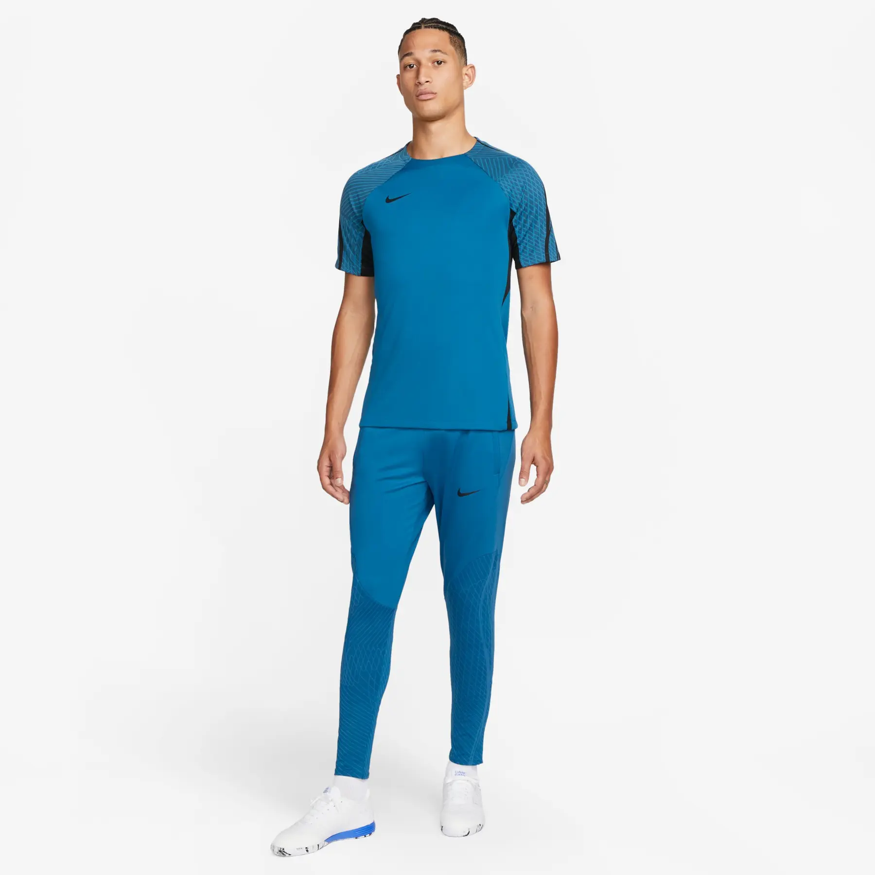 nike_dv9237-457-phsym004-ss25.webp