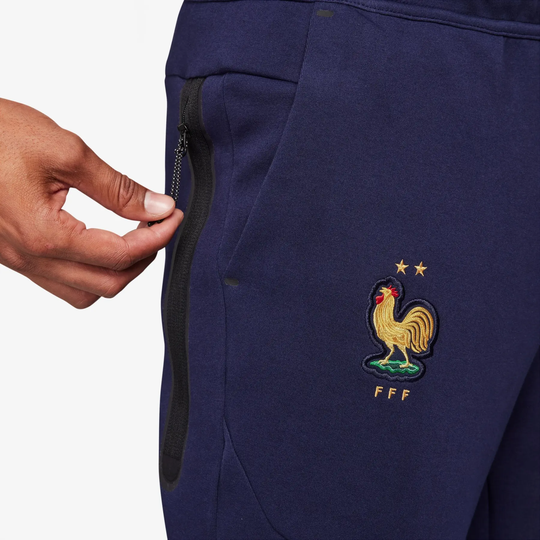 Equipe de France de Football Pantalon fit Training FFF - Collection Officielle Taille Adulte Homme S Equipe de France de Football Pantalon fit Training FFF - Collection Officielle Taille Adulte Homme S